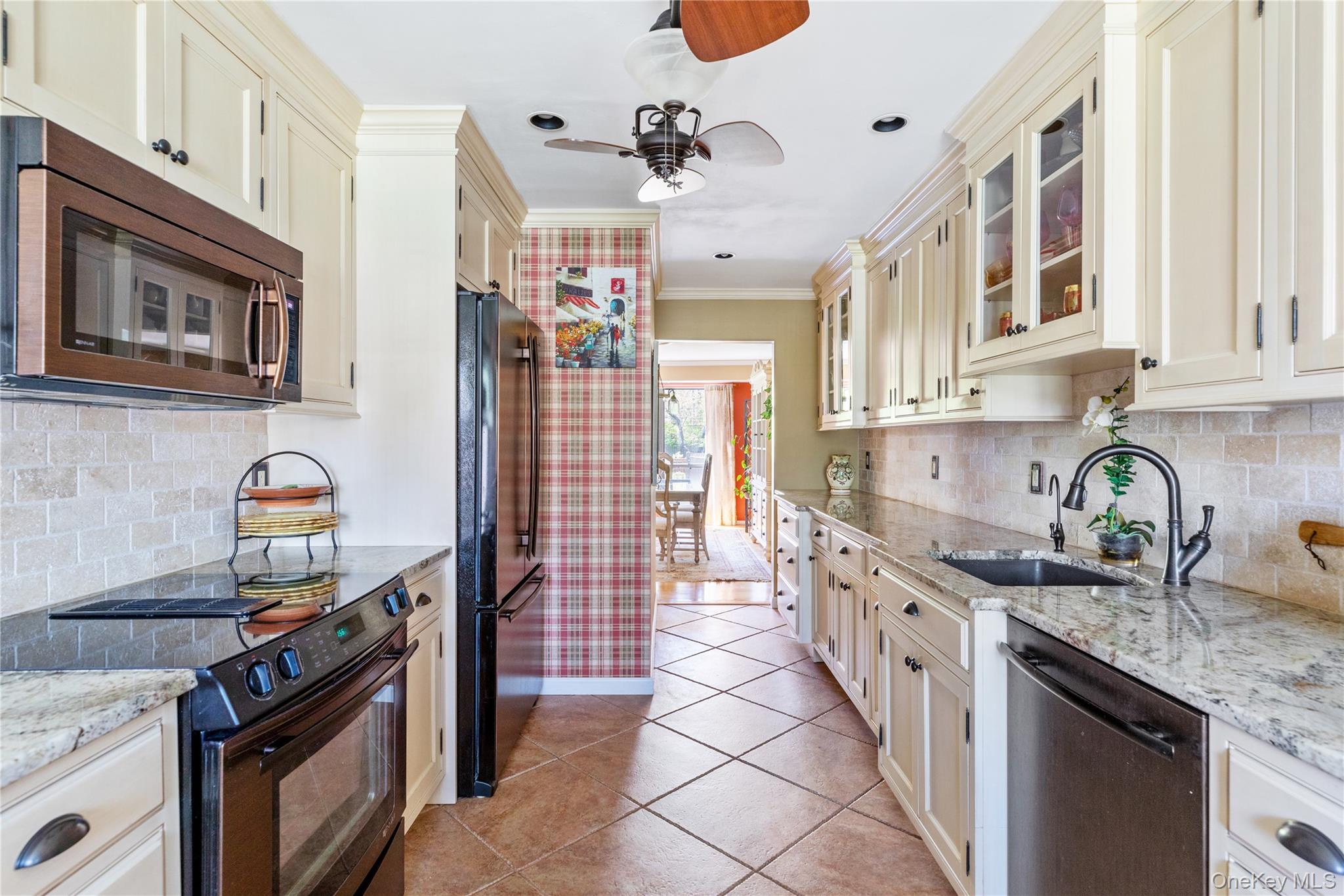 108 Hidden Ponds Circle, Smithtown, NY 11787