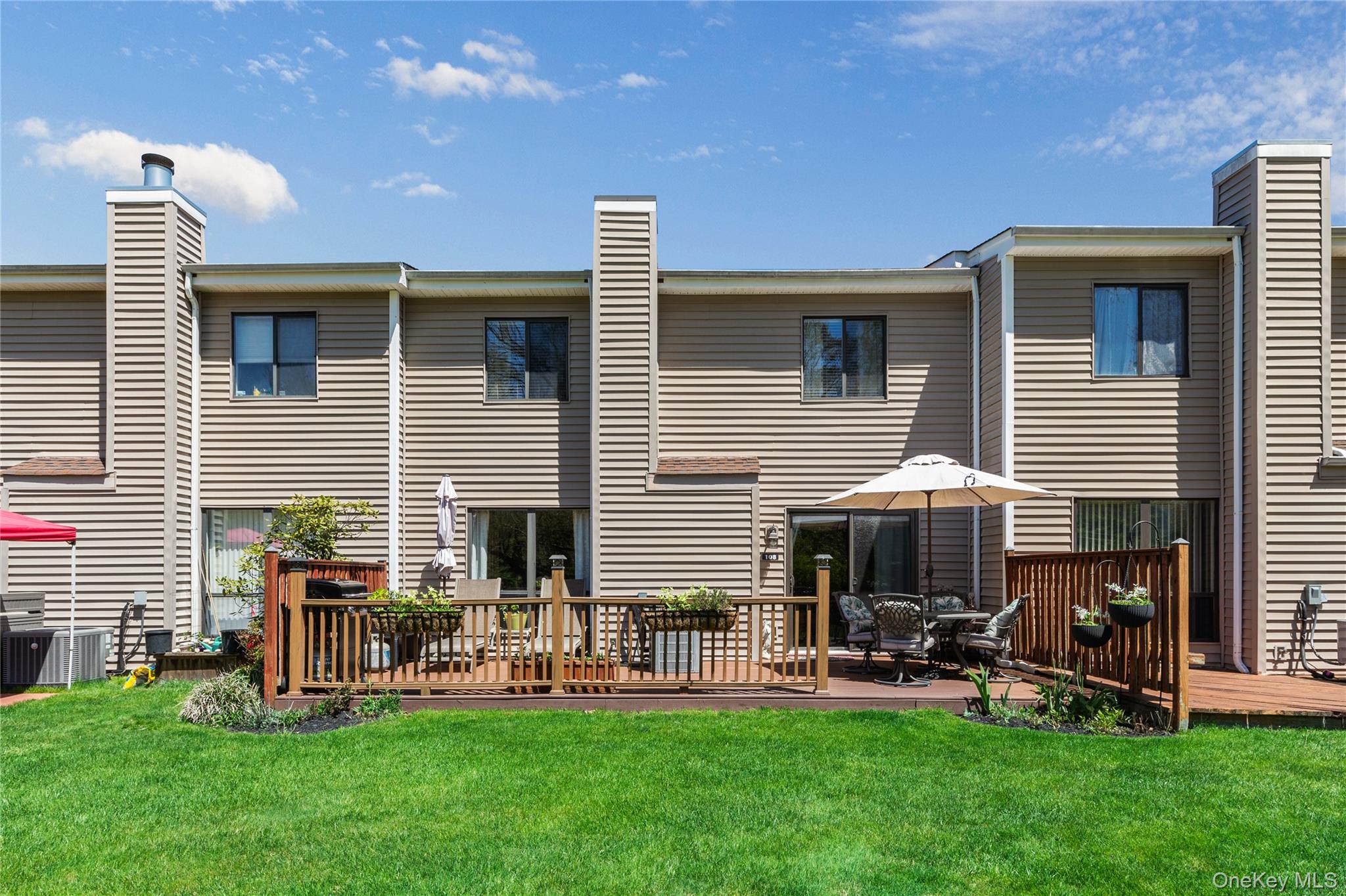 108 Hidden Ponds Circle, Smithtown, NY 11787