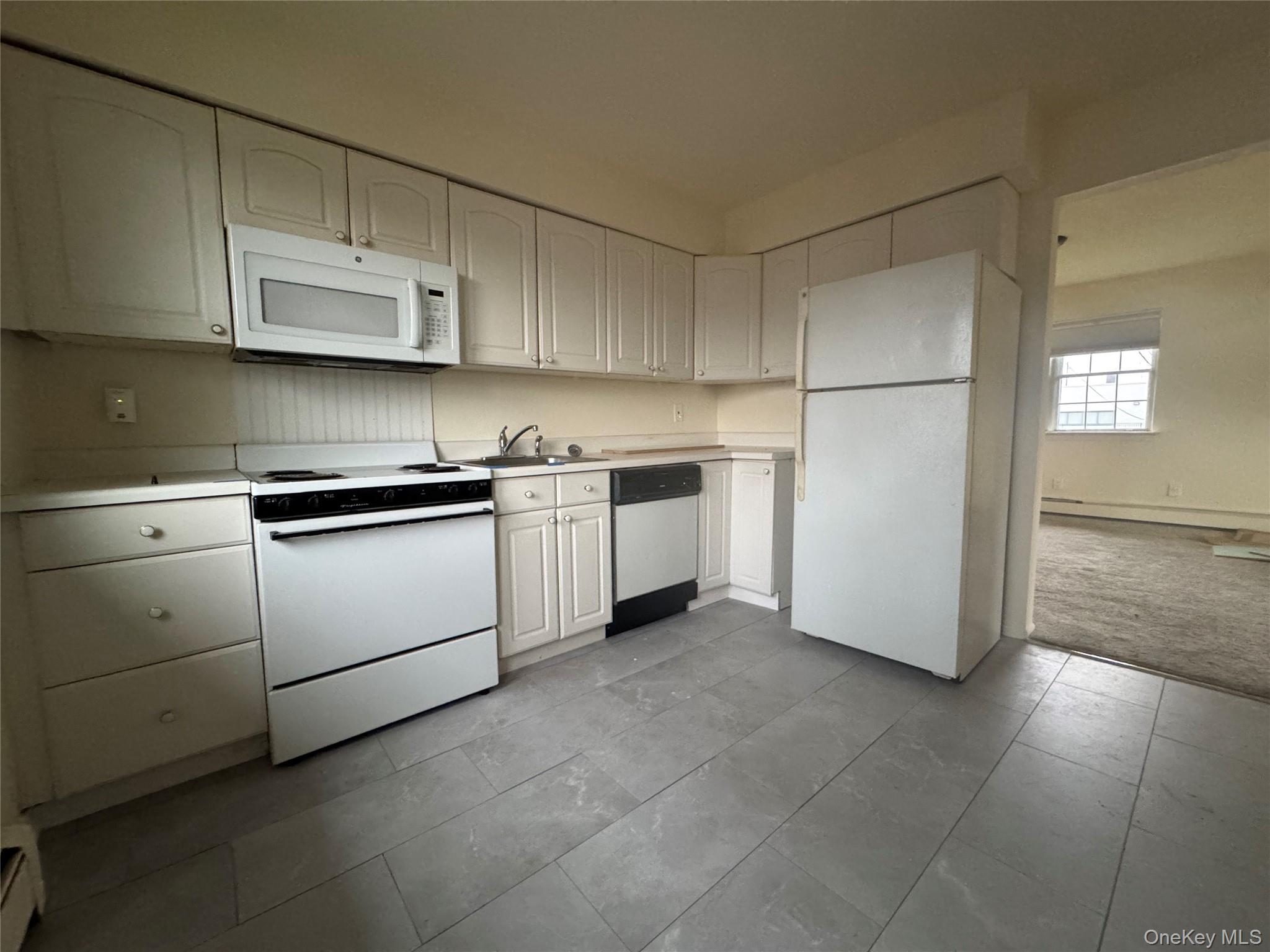 6 Tredwell Avenue, Syosset, NY 11791