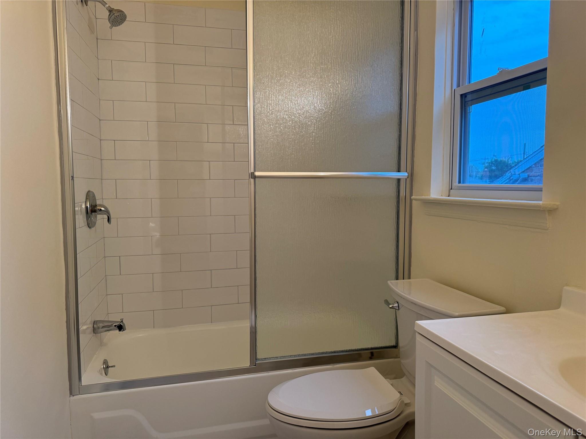 6 Tredwell Avenue, Syosset, NY 11791