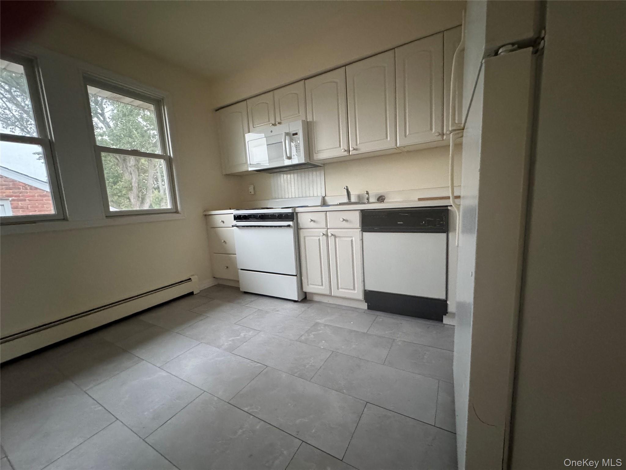 6 Tredwell Avenue, Syosset, NY 11791