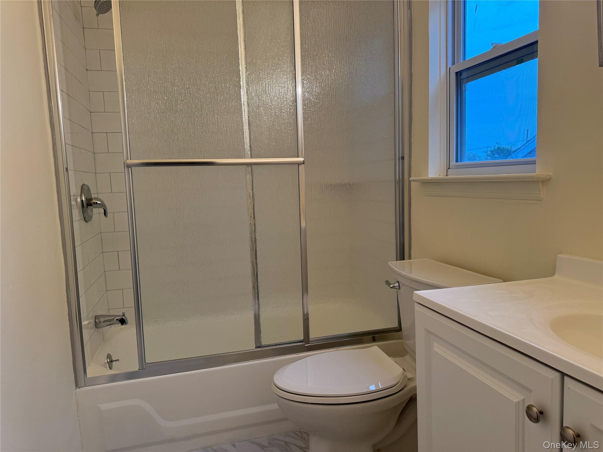 6 Tredwell Avenue, Syosset, NY 11791