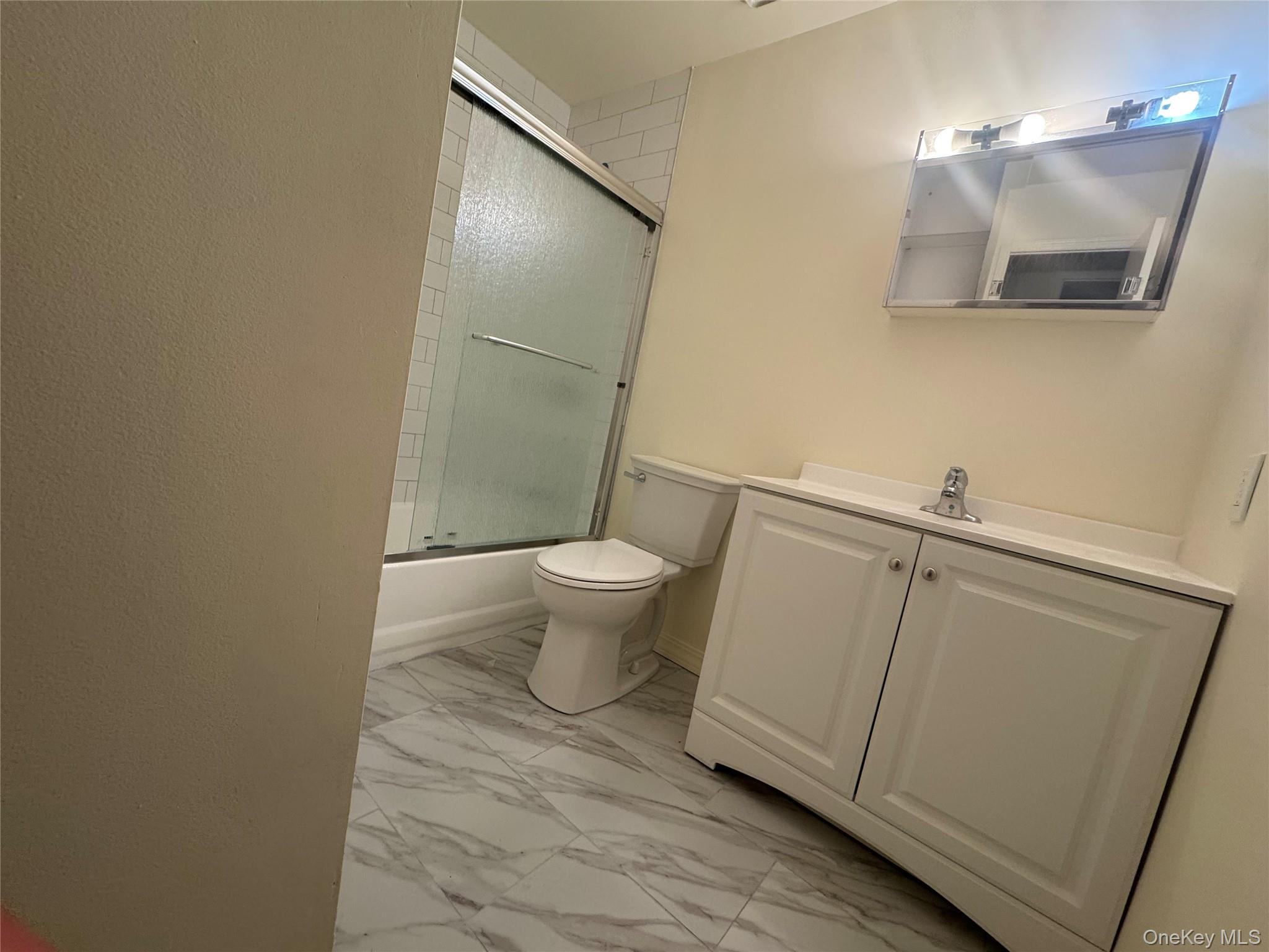 6 Tredwell Avenue, Syosset, NY 11791