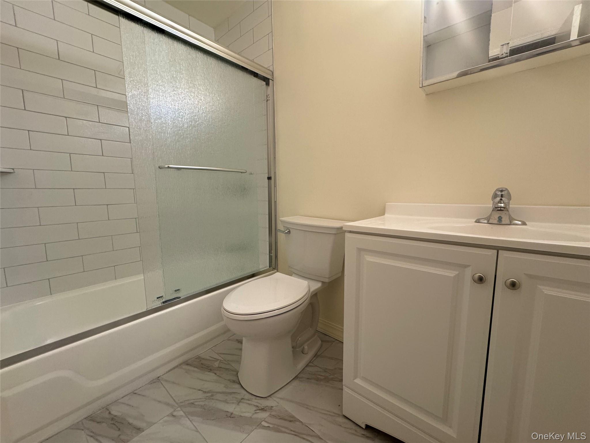 6 Tredwell Avenue, Syosset, NY 11791