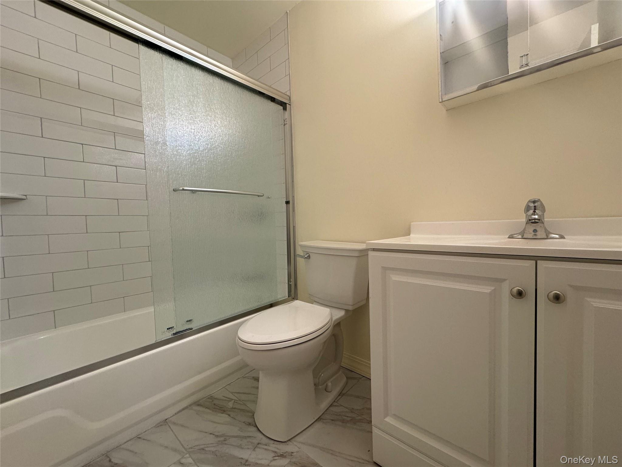 6 Tredwell Avenue, Syosset, NY 11791