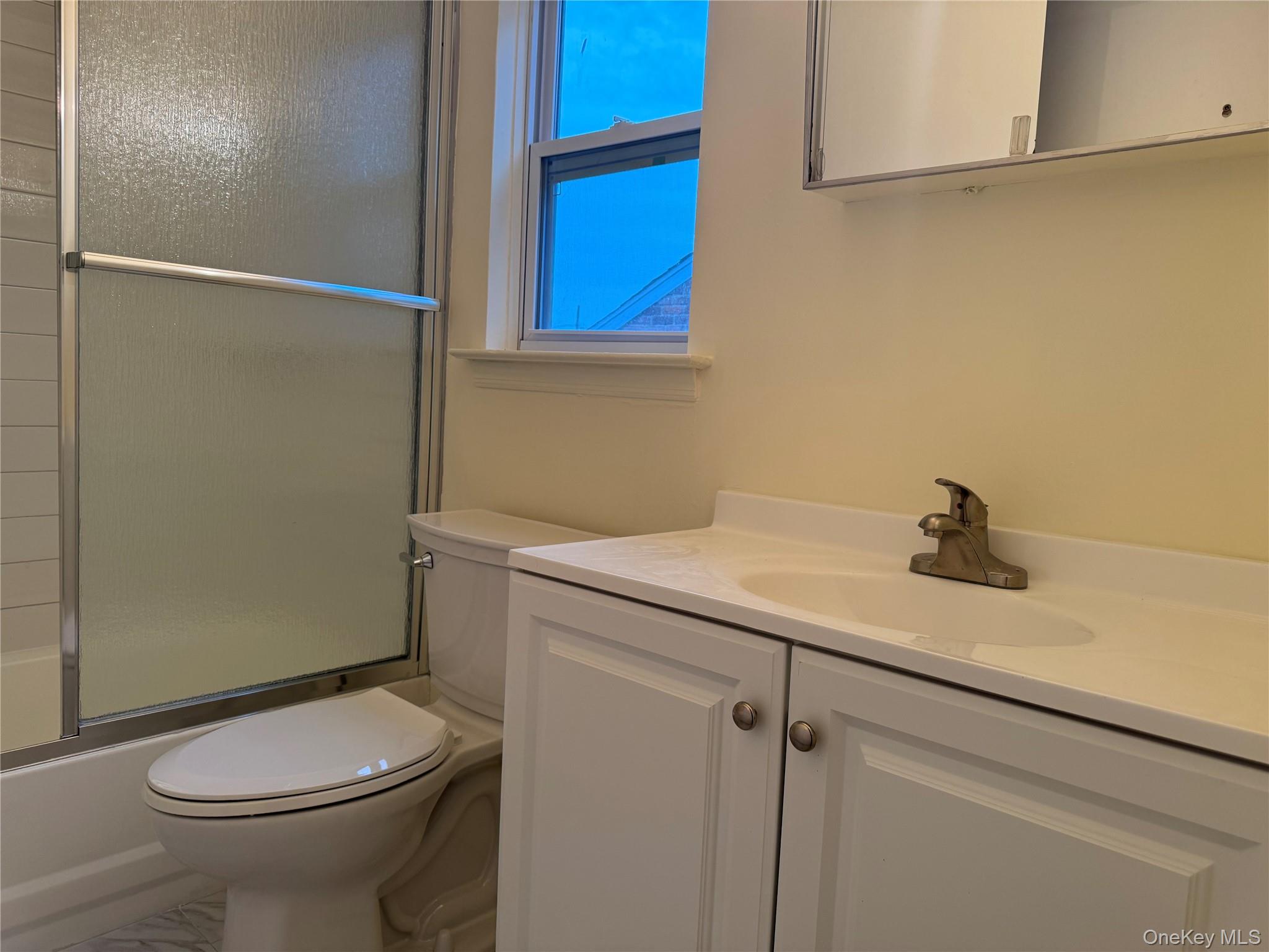 6 Tredwell Avenue, Syosset, NY 11791