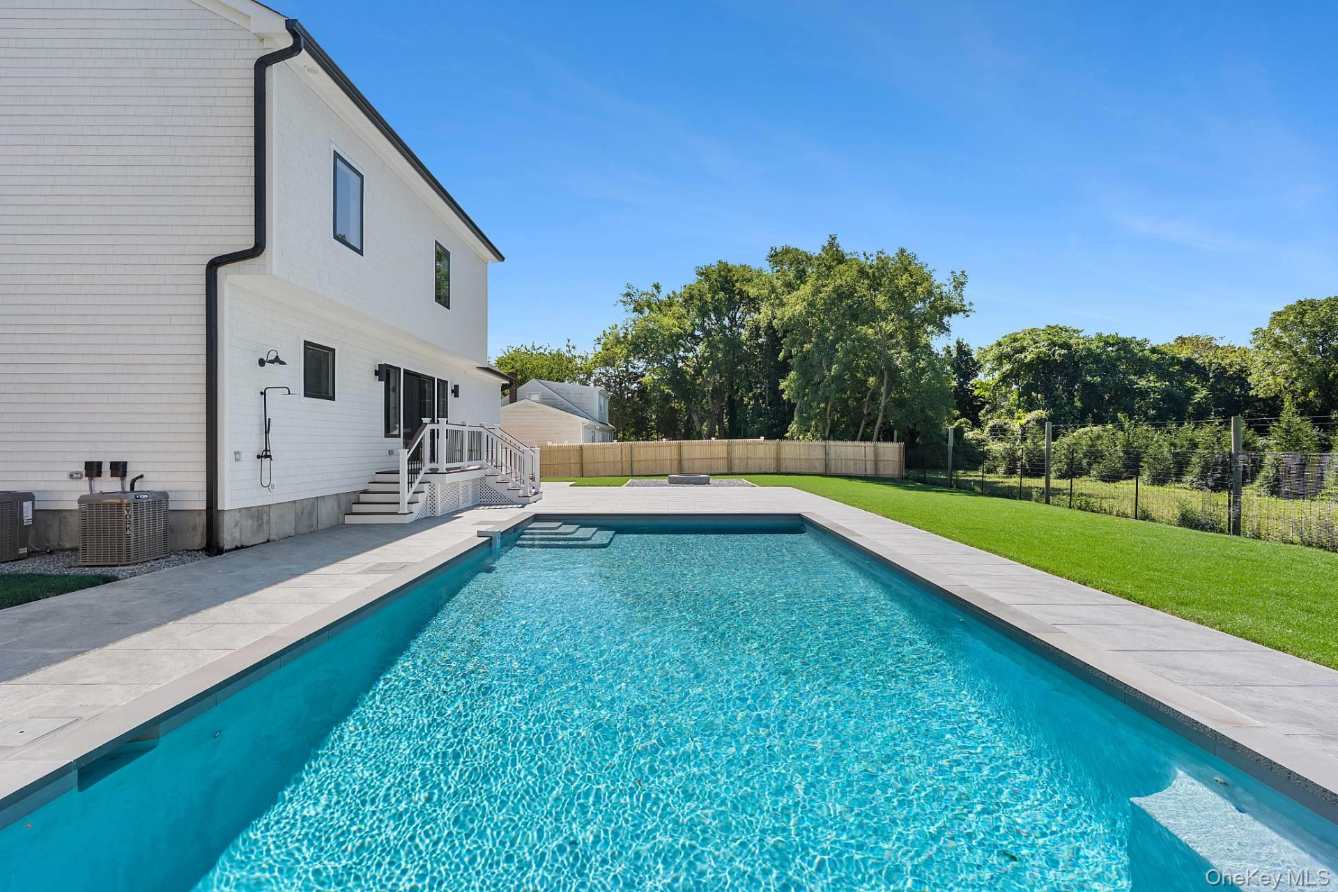 1900 Gillette Drive, East Marion, NY 11939