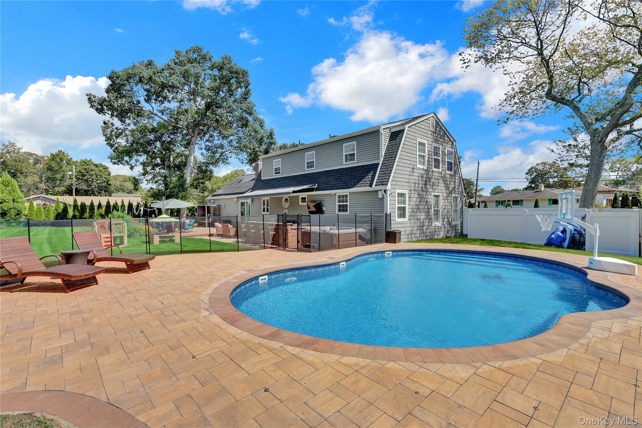 40 Bayview Drive, Oakdale, NY 11769