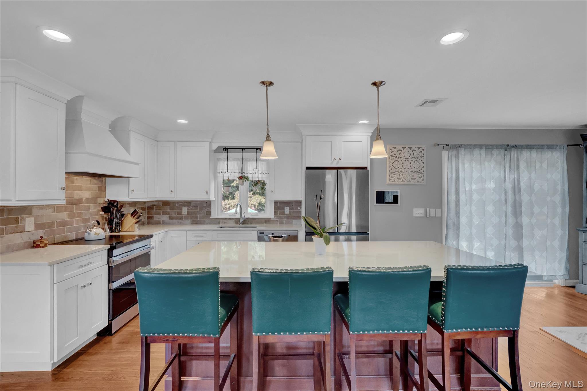 40 Bayview Drive, Oakdale, NY 11769