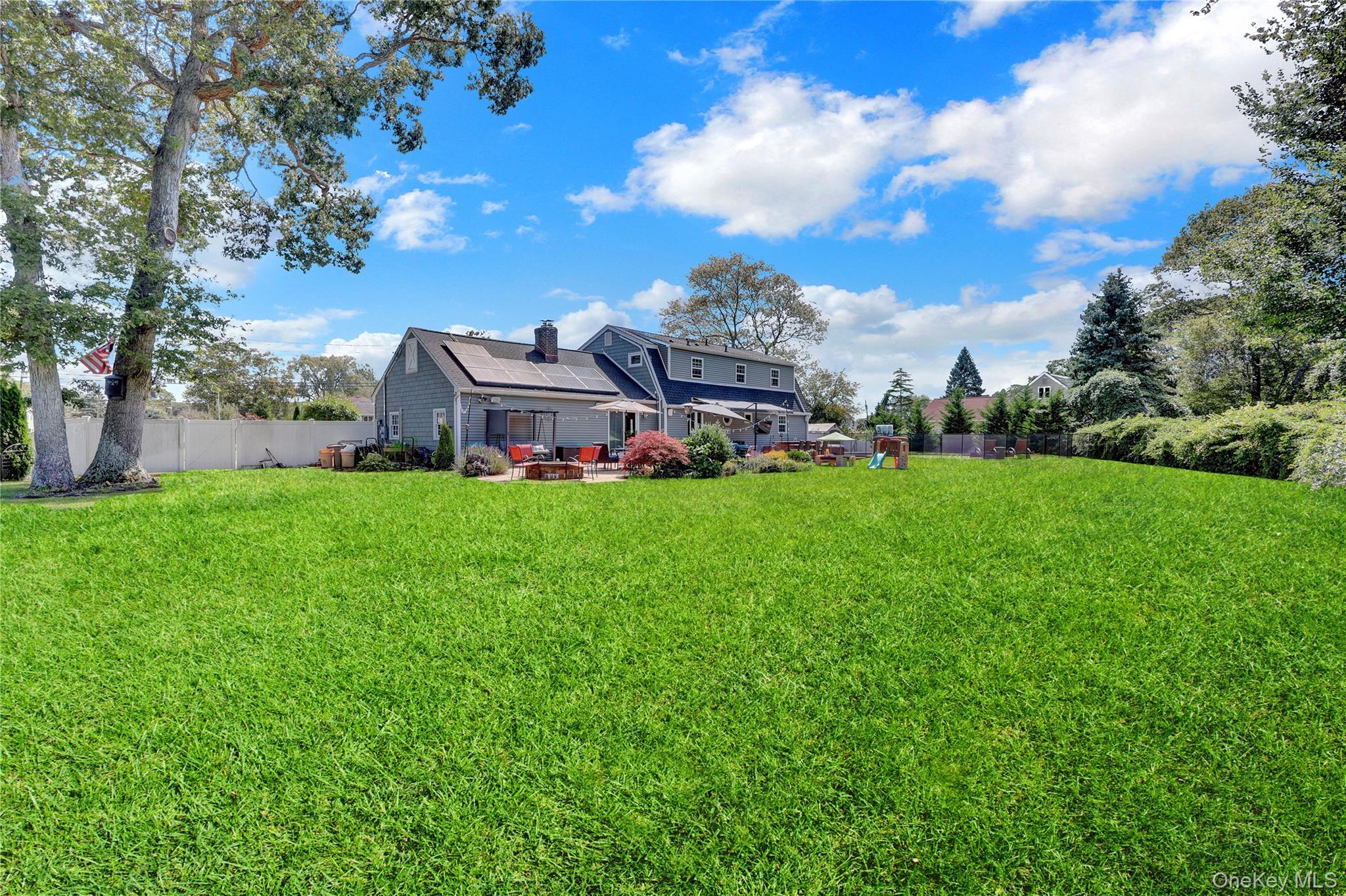 40 Bayview Drive, Oakdale, NY 11769