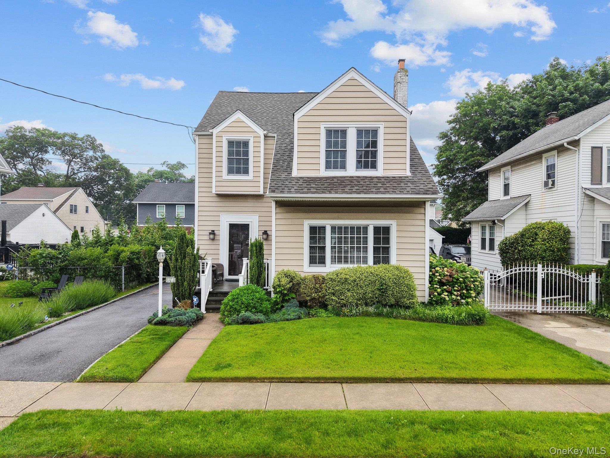 206 Brower Avenue, Rockville Centre, NY 11570