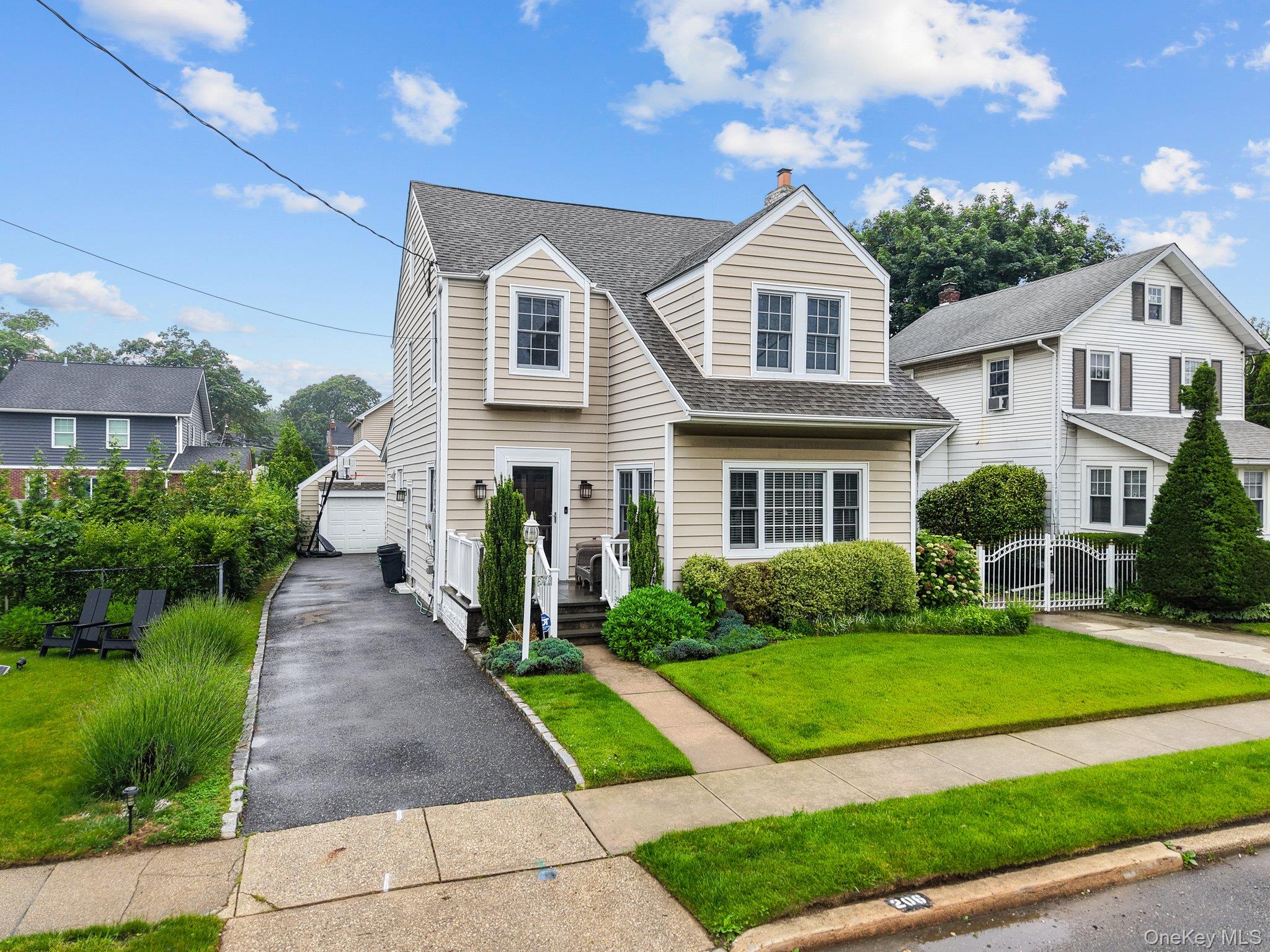 206 Brower Avenue, Rockville Centre, NY 11570