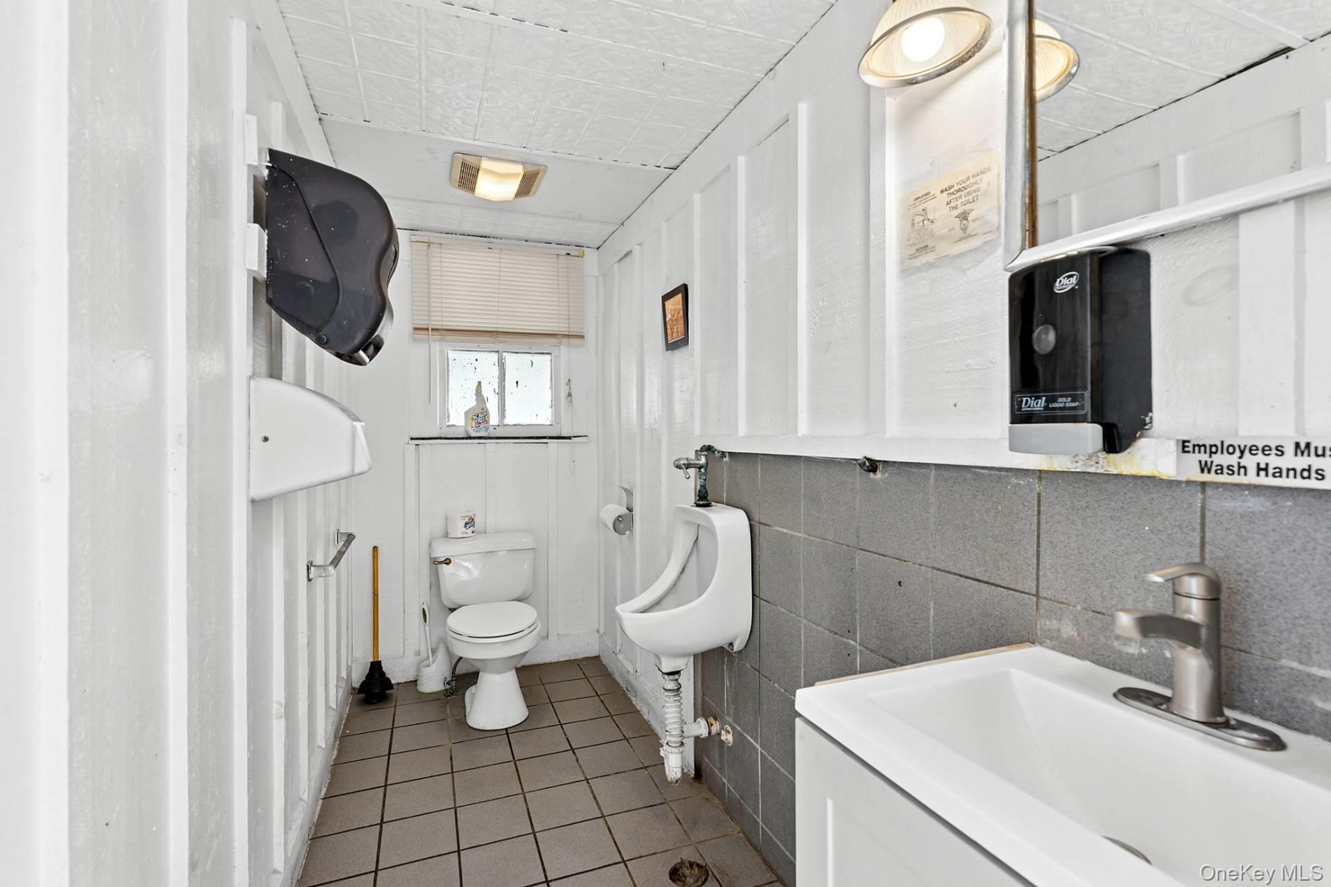 55700 Route 25, Southold, NY 11971