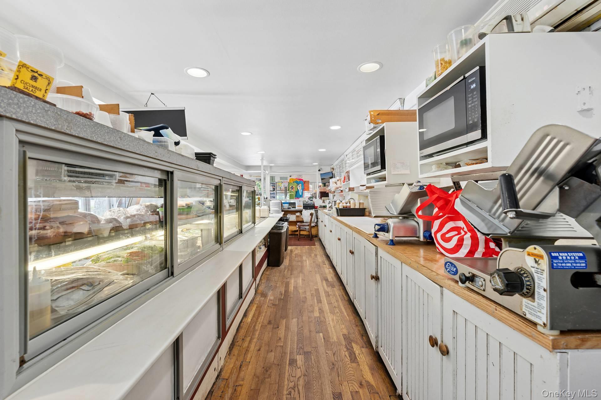 55700 Route 25, Southold, NY 11971