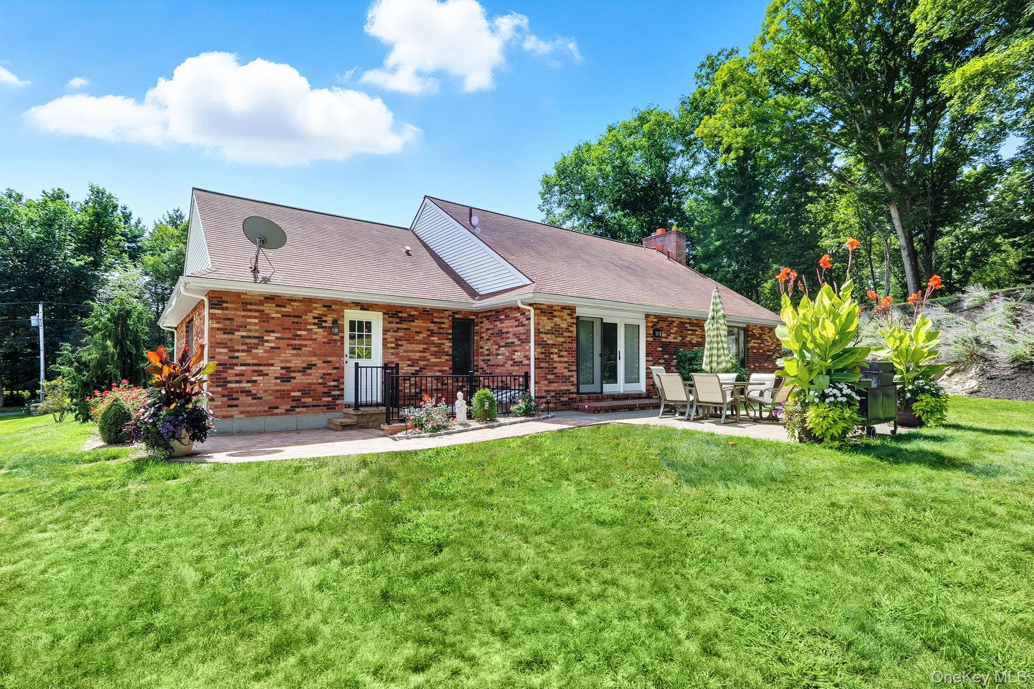 30 Red Hawk Lane, Poughkeepsie, NY 12601