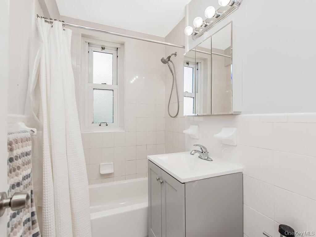 525 W 236th. Street # 6H, Bronx, NY 10463