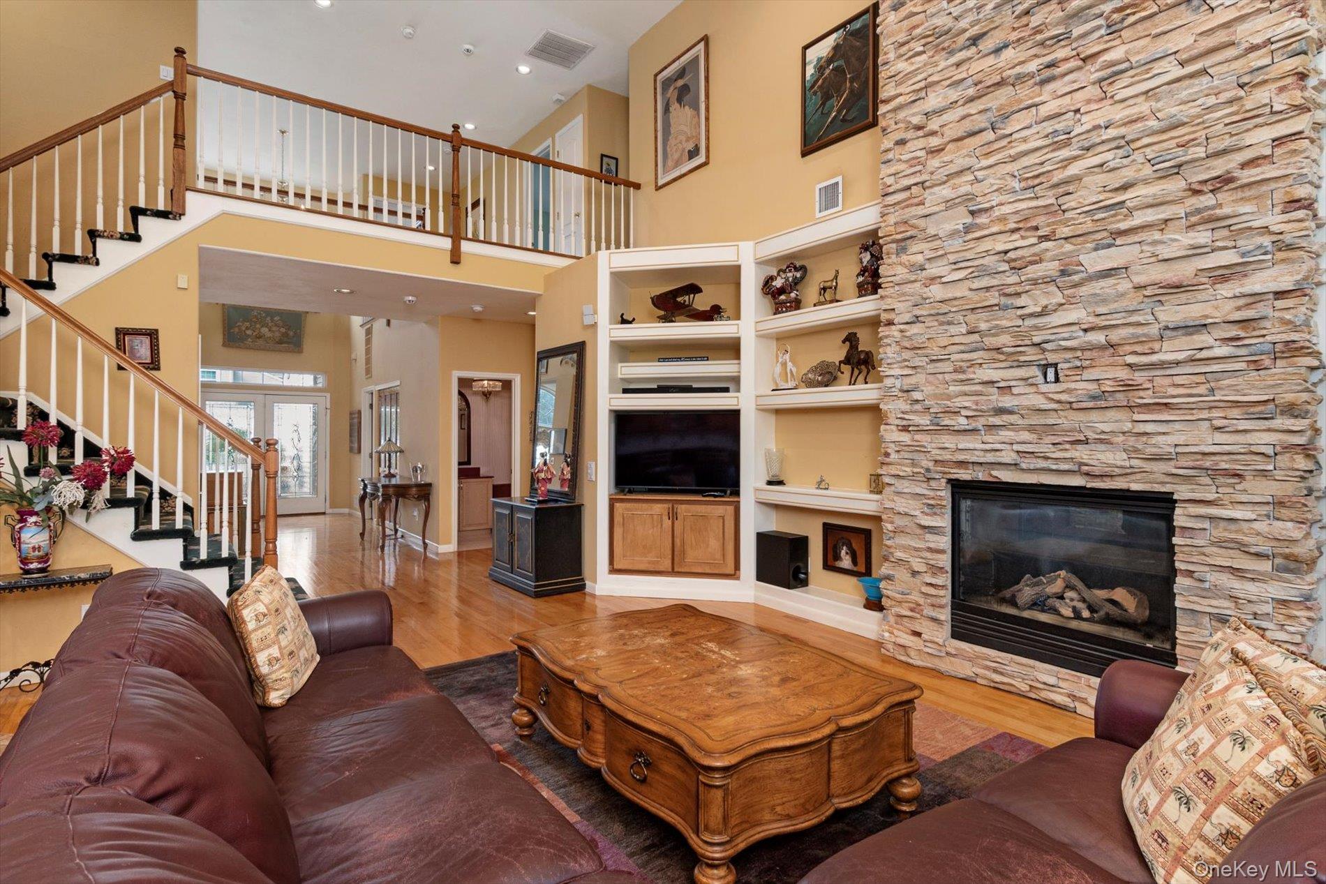 45 Hamlet Drive, Hauppauge, NY 11788