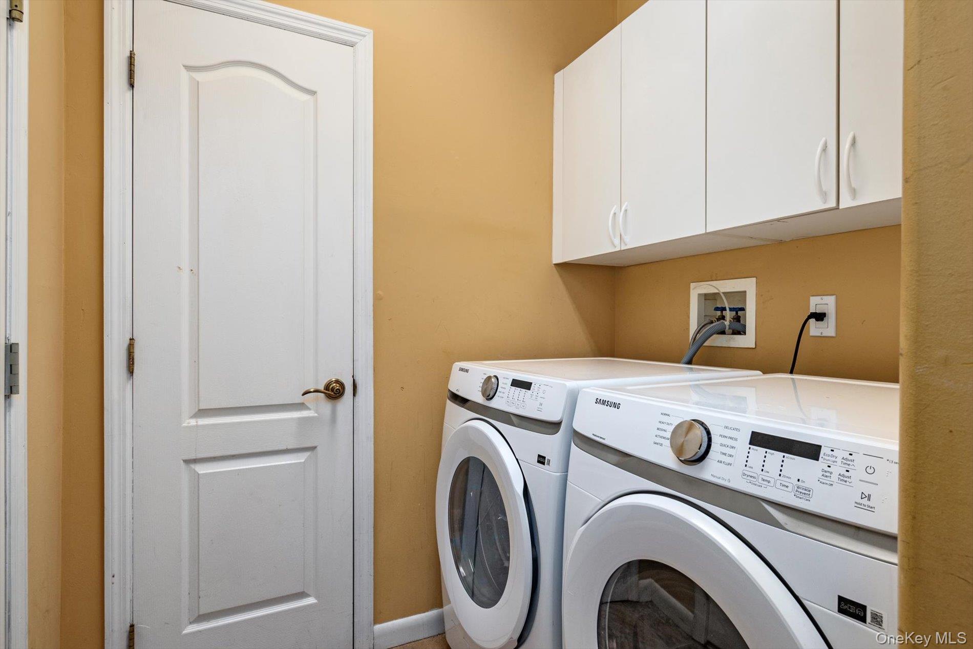 45 Hamlet Drive, Hauppauge, NY 11788