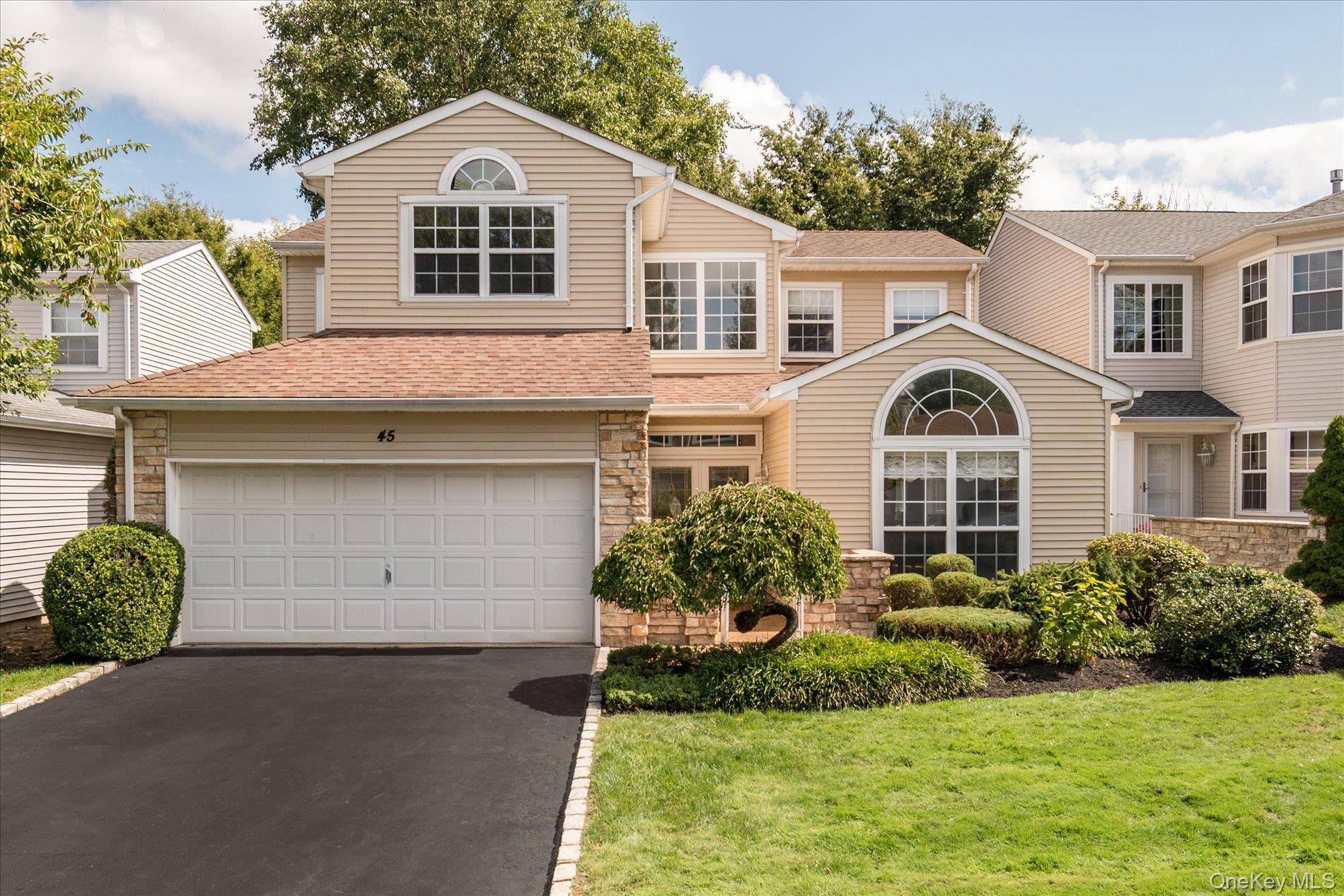 45 Hamlet Drive, Hauppauge, NY 11788