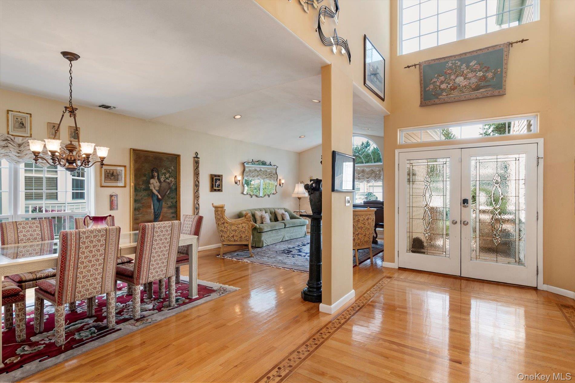 45 Hamlet Drive, Hauppauge, NY 11788