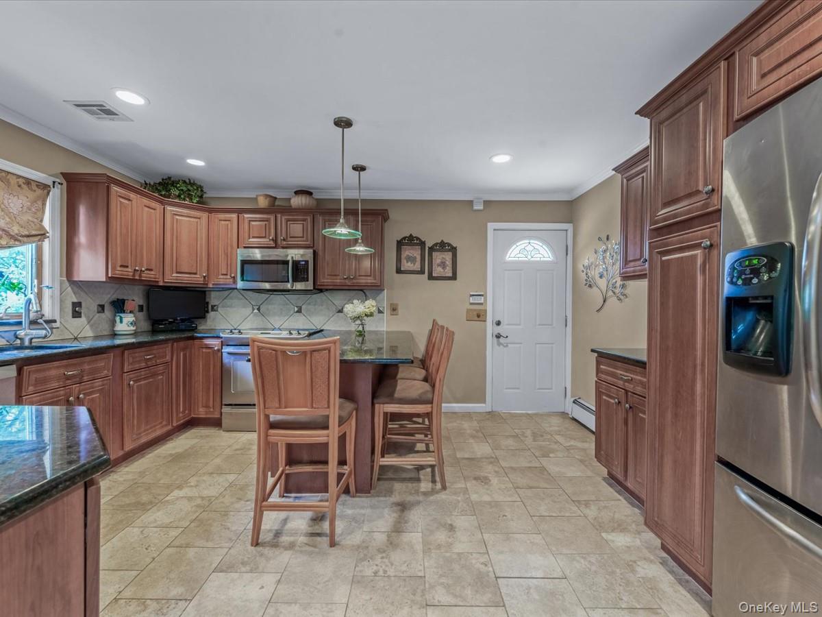 60 Hanrahan Avenue, Farmingville, NY 11738