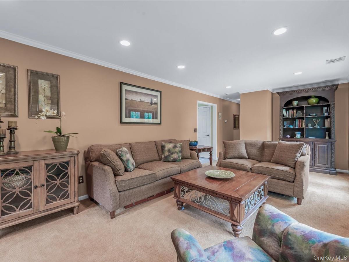 60 Hanrahan Avenue, Farmingville, NY 11738