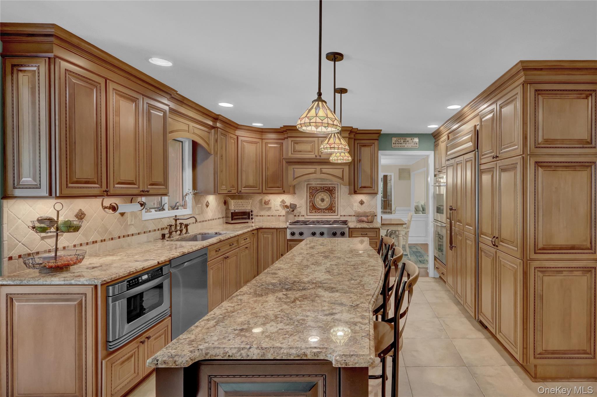 105 Cliff Road, Port Jefferson, NY 11777