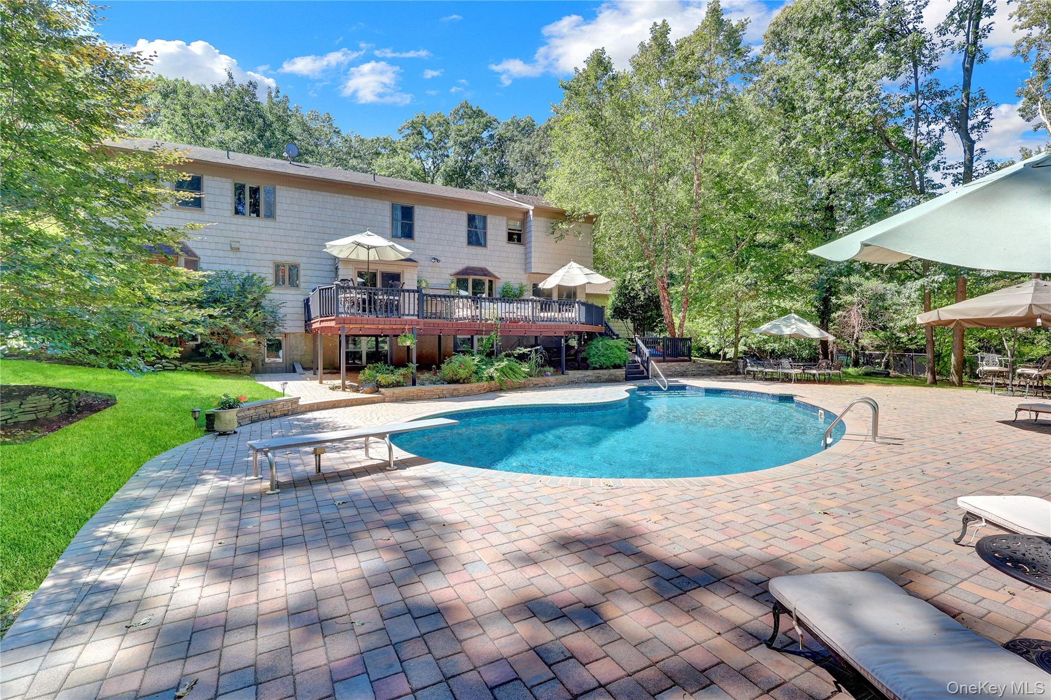 105 Cliff Road, Port Jefferson, NY 11777