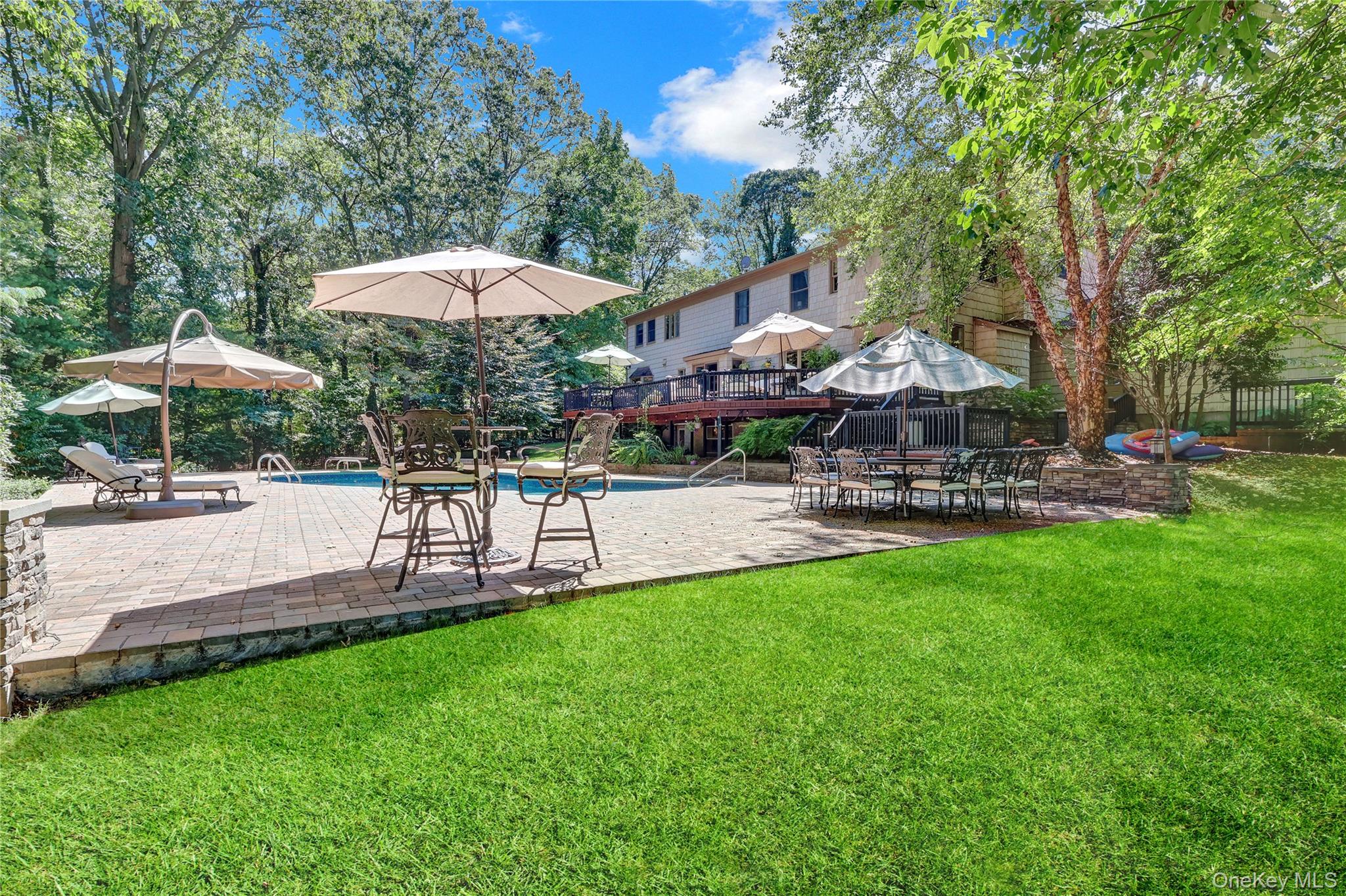 105 Cliff Road, Port Jefferson, NY 11777