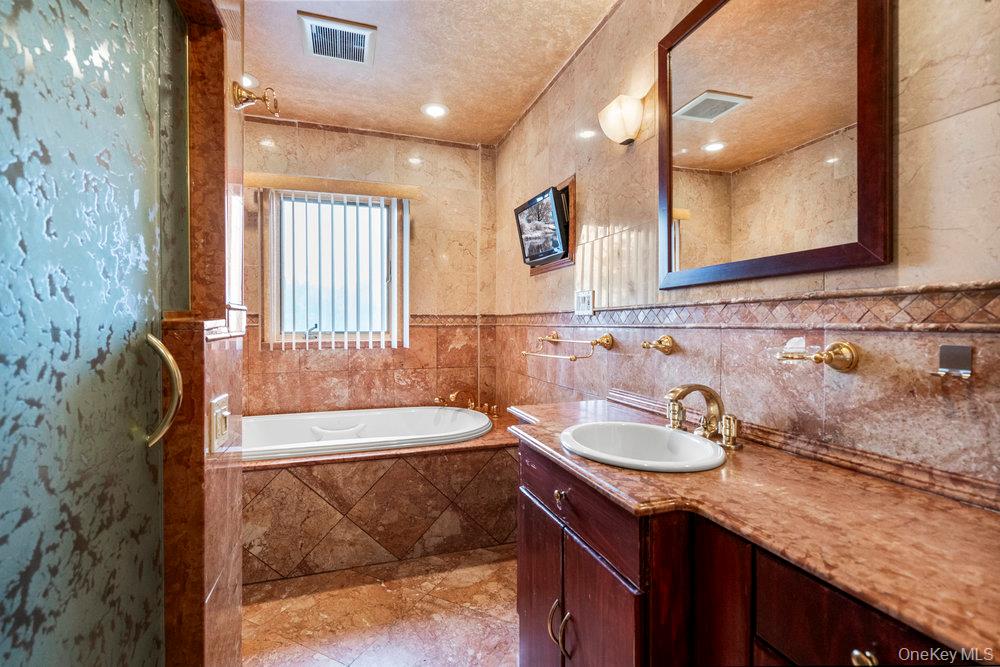 51 Davison Avenue, East Rockaway, NY 11518