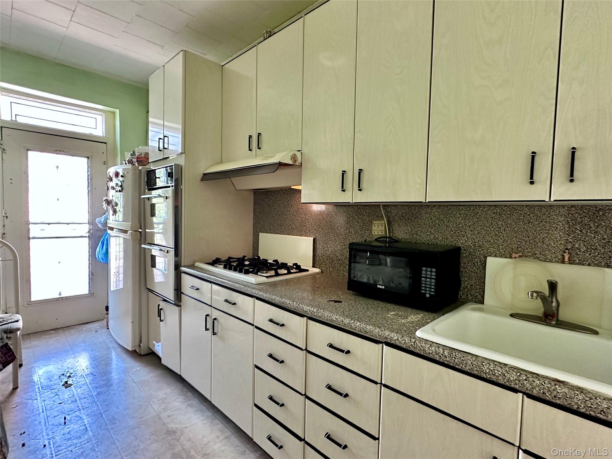 64-13 Metropolitan Avenue, Middle Village, NY 11379