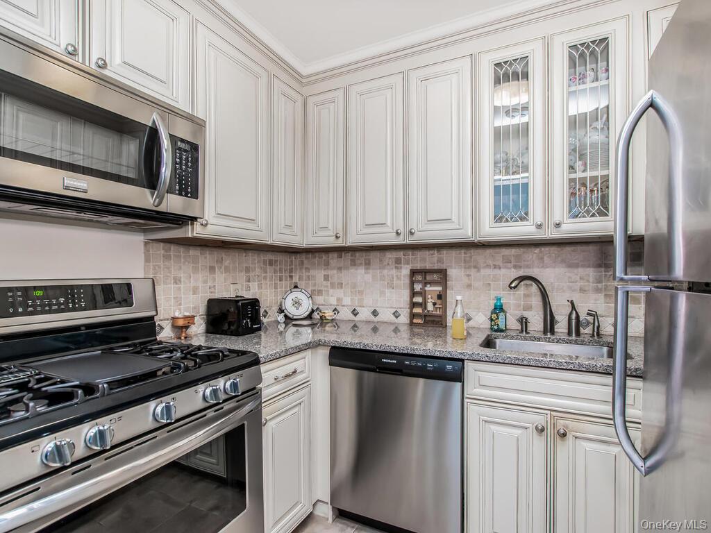 23 Water Grant Street # 11A, Yonkers, NY 10701