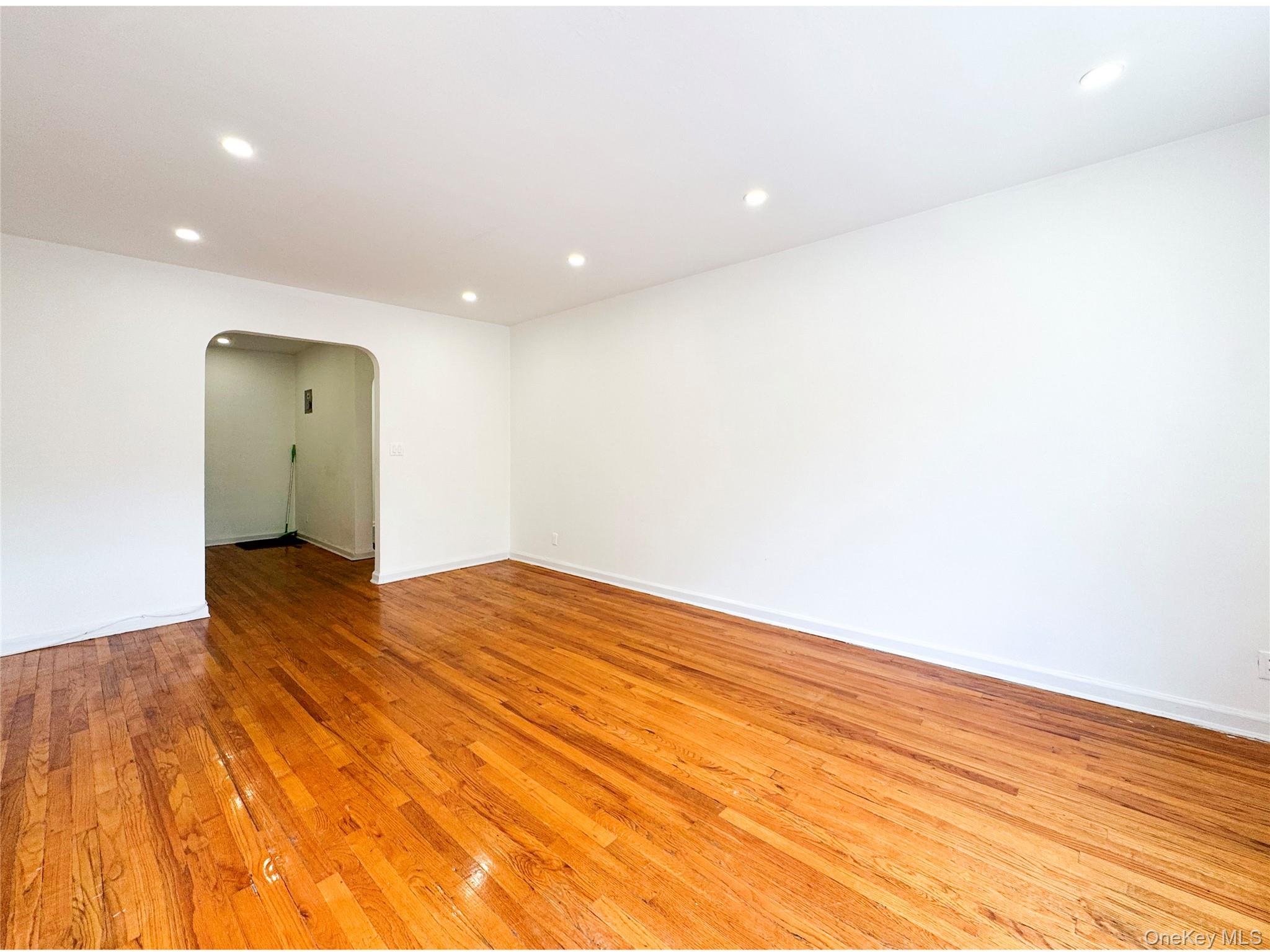 37-31 149th st # 2m, Flushing, NY 11354