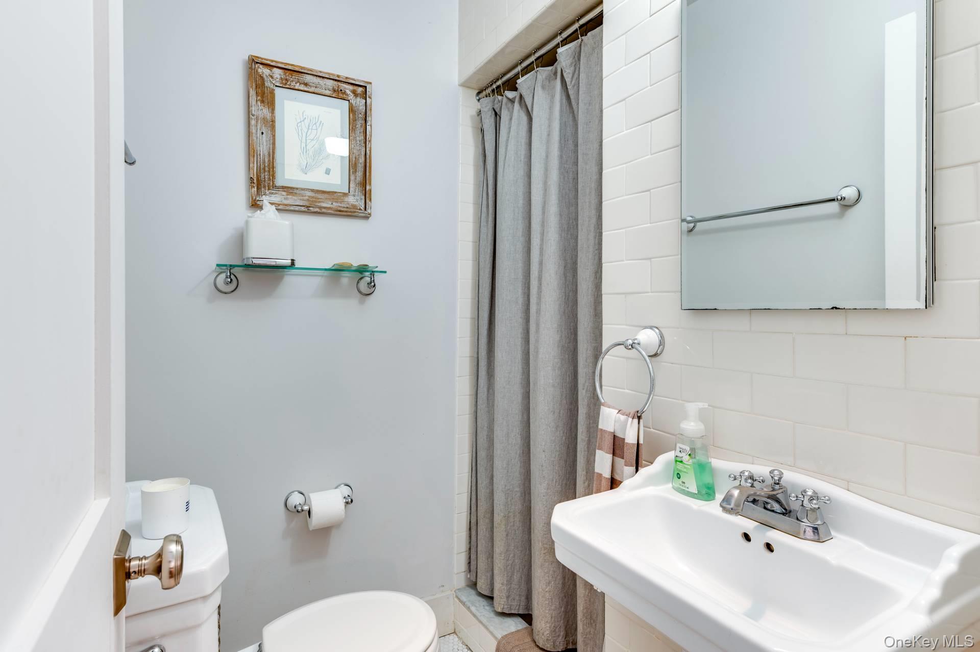 175 Warfield Way, Southampton, NY 11968