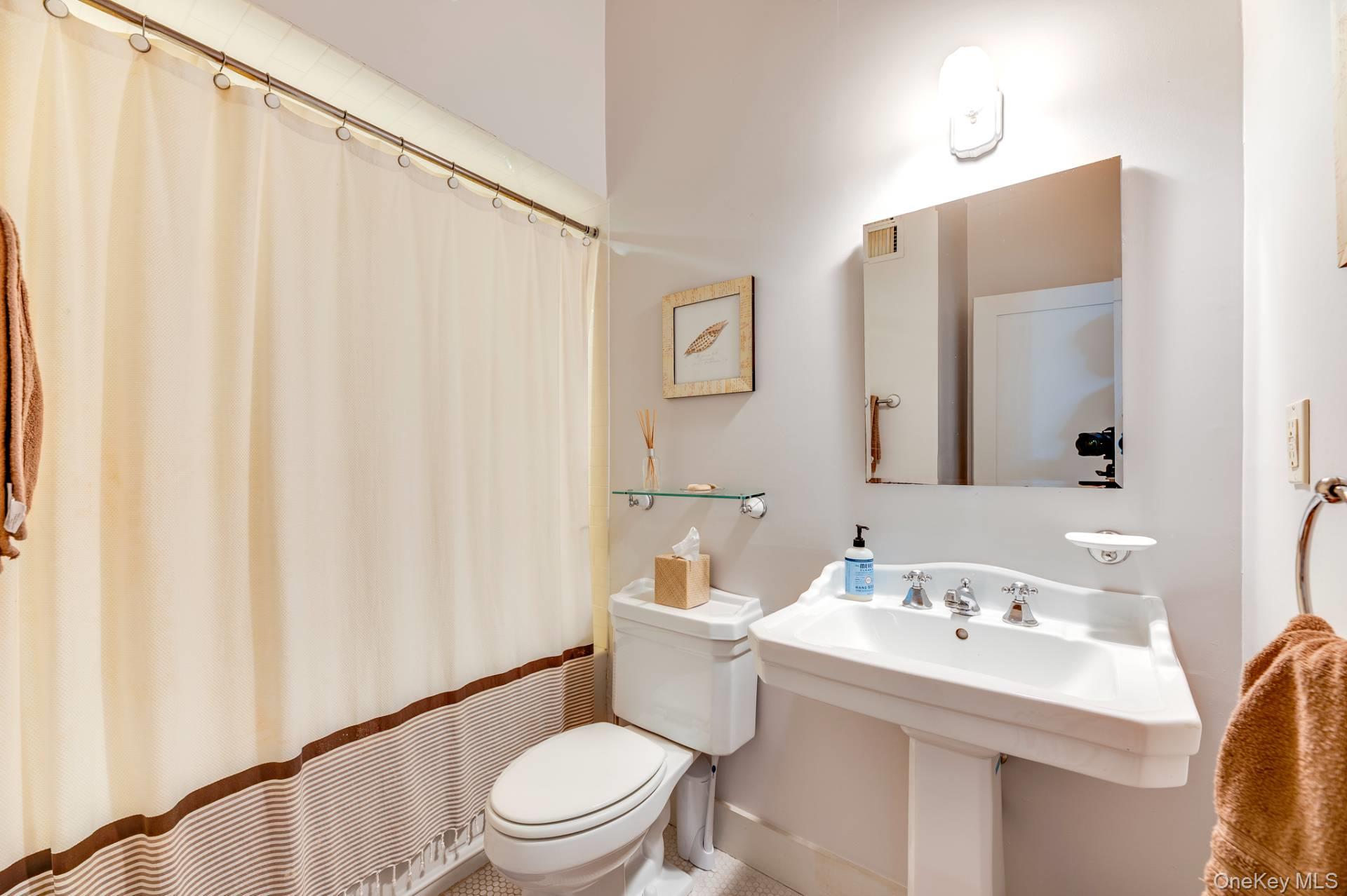 175 Warfield Way, Southampton, NY 11968