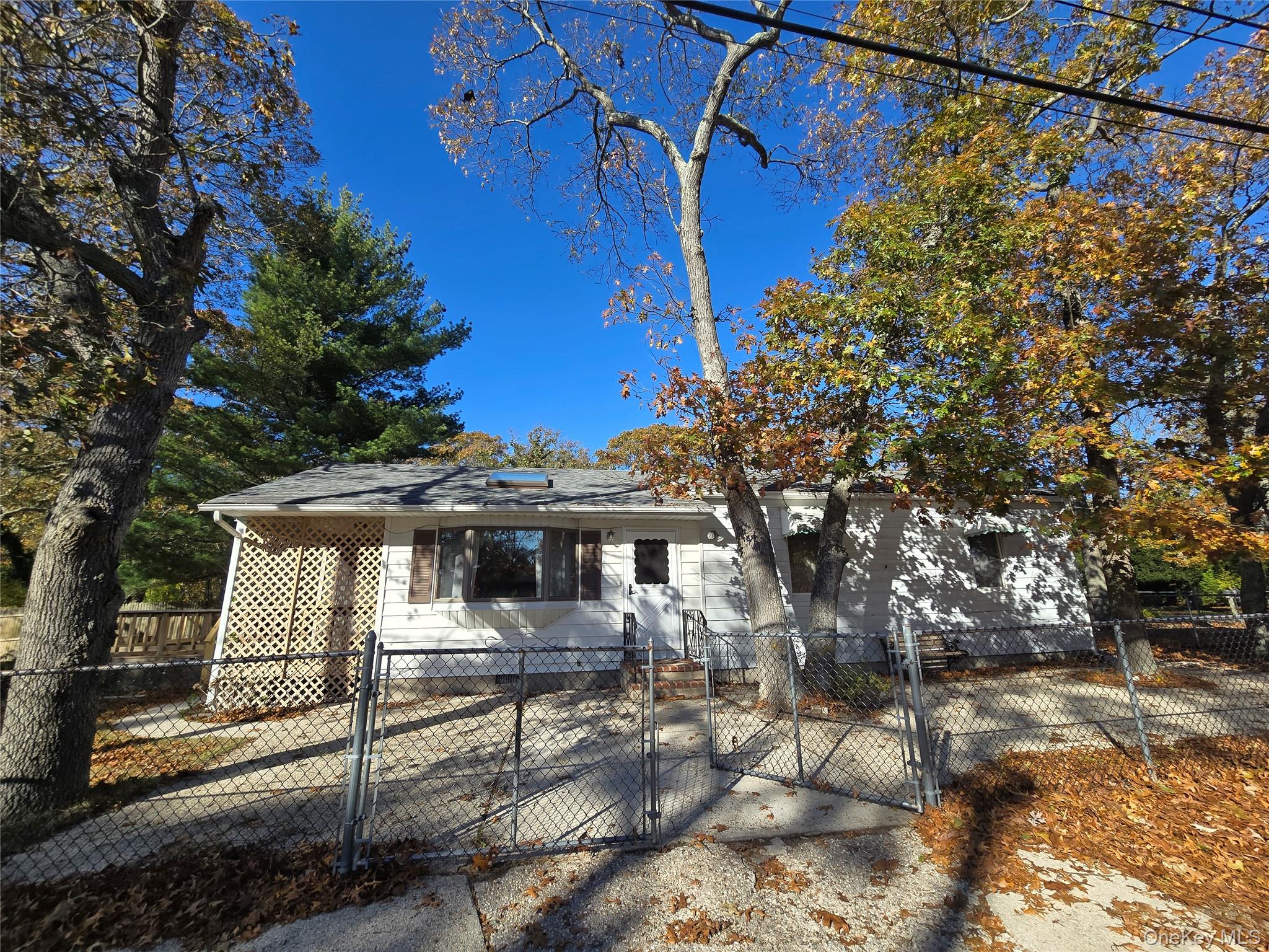 16 Daisy Place, Selden, NY 11784