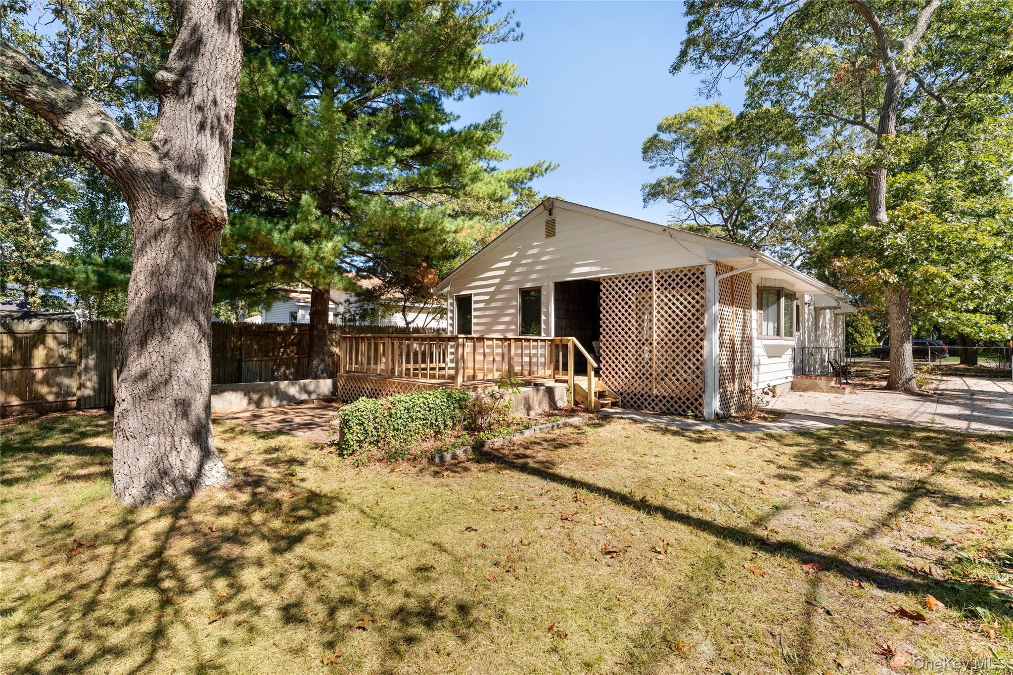 16 Daisy Place, Selden, NY 11784