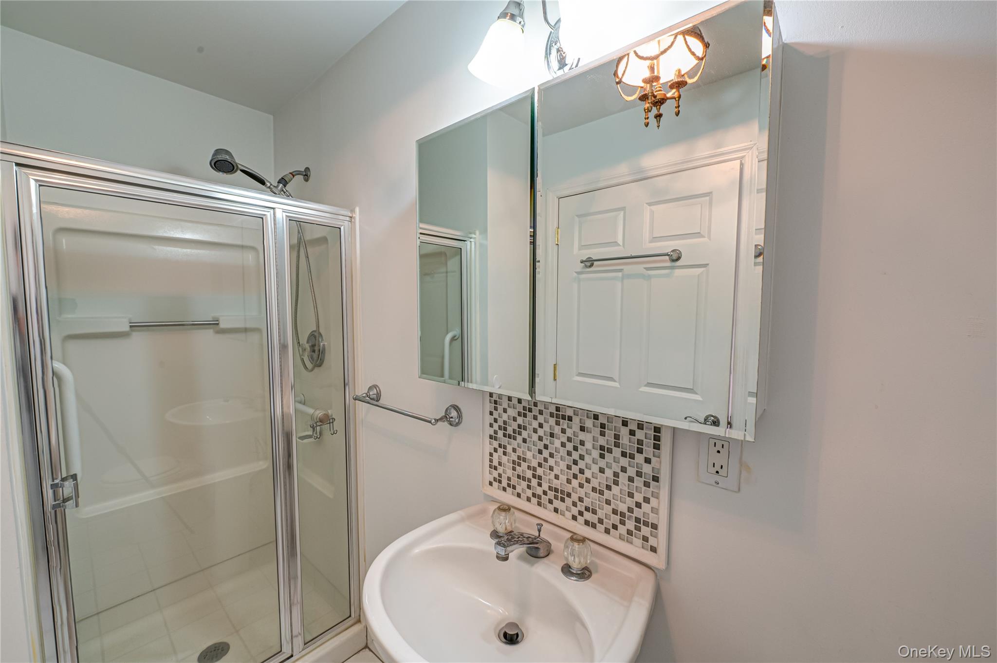 1113 Savoy Drive, Melville, NY 11747