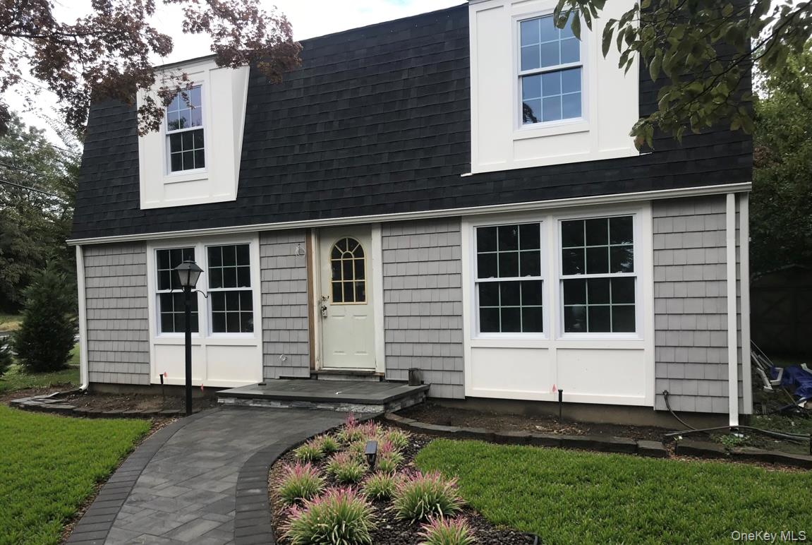 1280 Sunrise Highway, West Islip, NY 11795