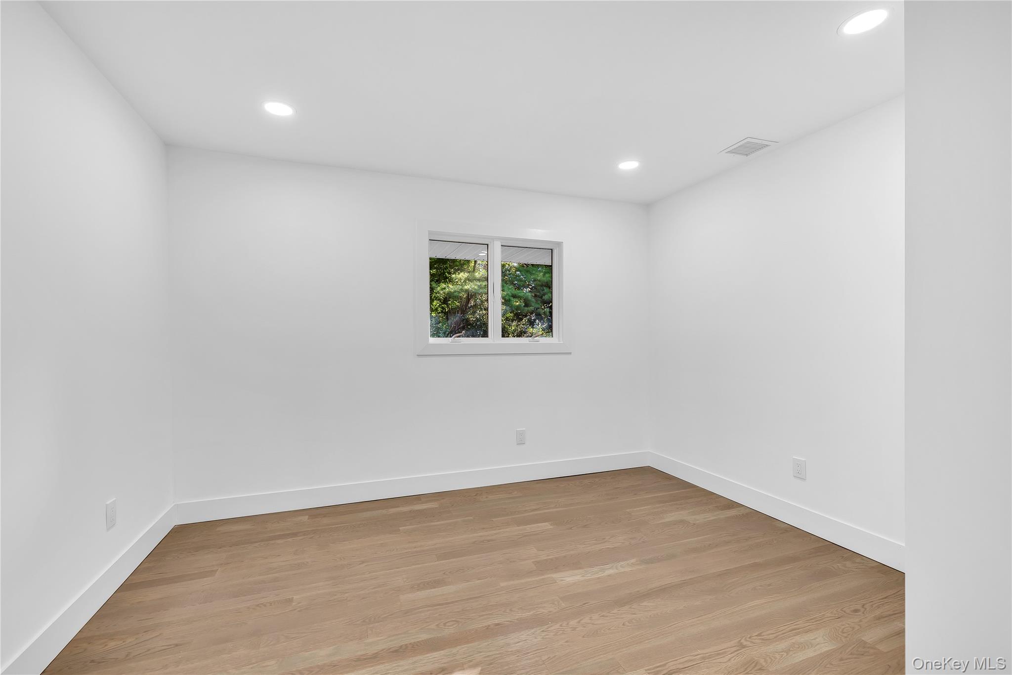 1 Richardson Avenue, Sea Cliff, NY 11579