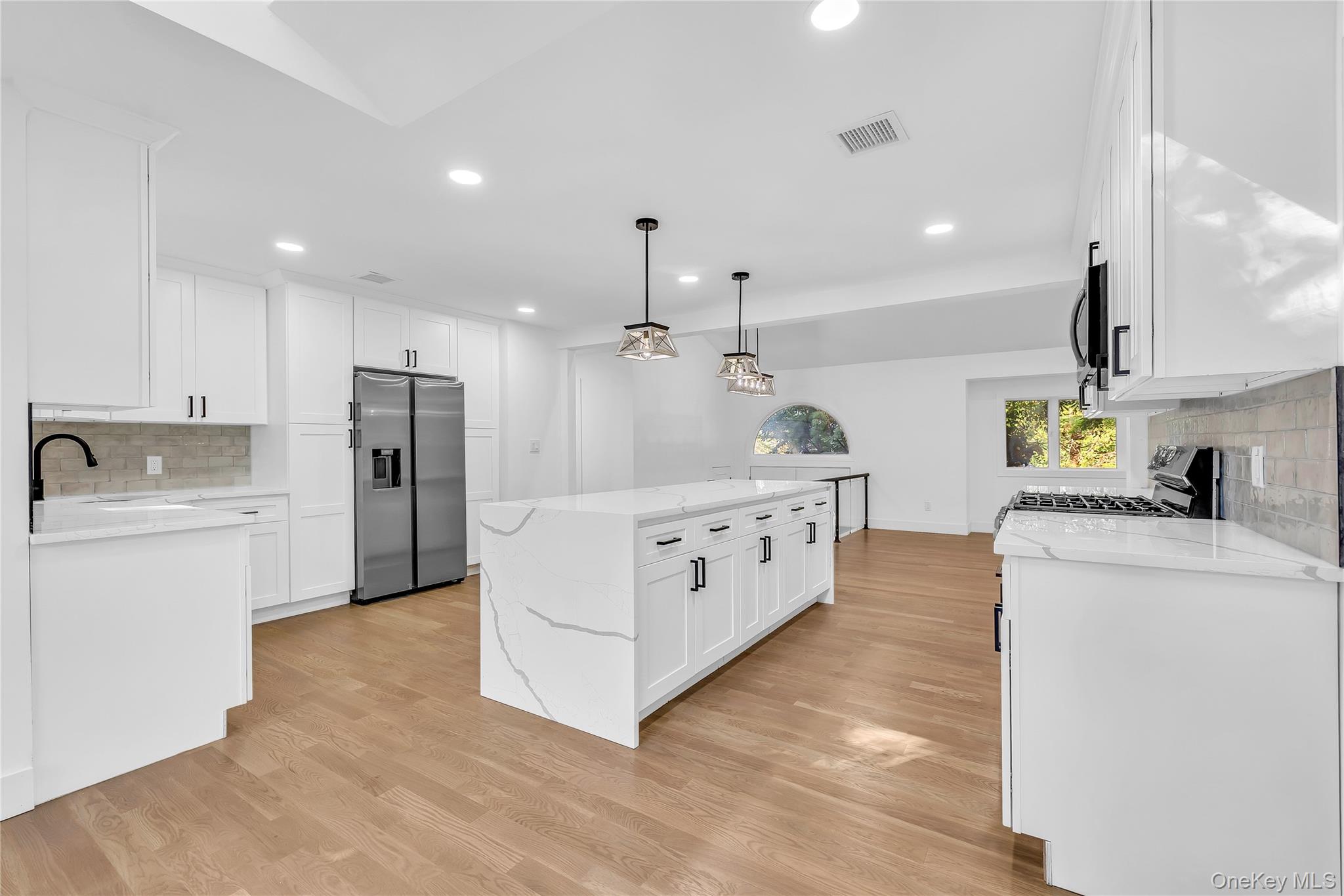 1 Richardson Avenue, Sea Cliff, NY 11579