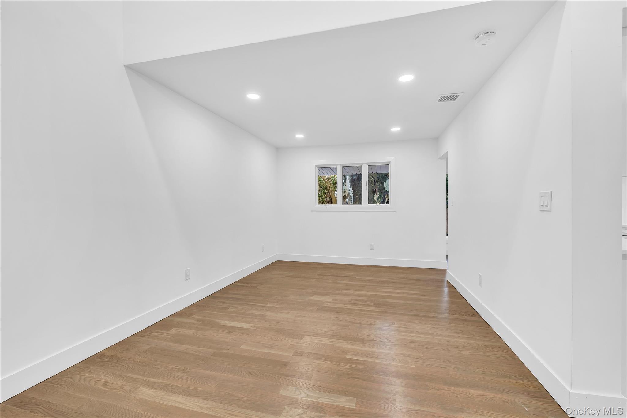 1 Richardson Avenue, Sea Cliff, NY 11579