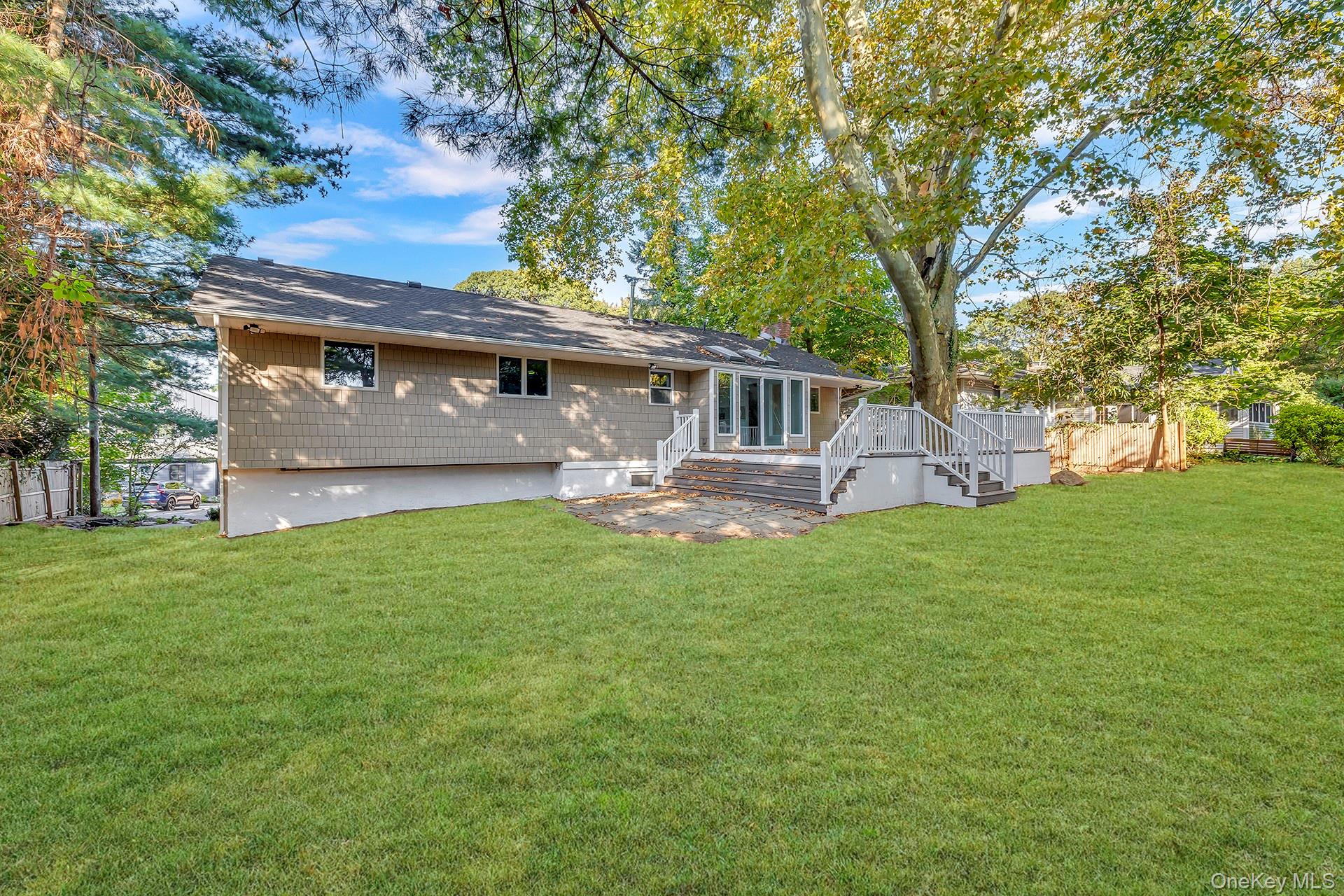 1 Richardson Avenue, Sea Cliff, NY 11579