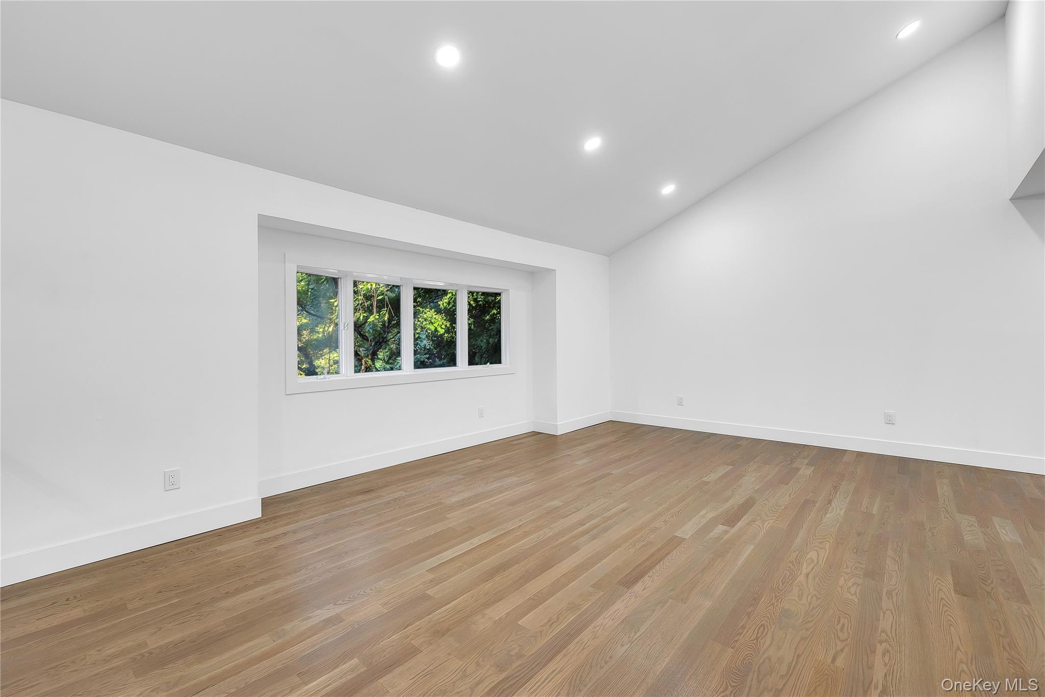 1 Richardson Avenue, Sea Cliff, NY 11579