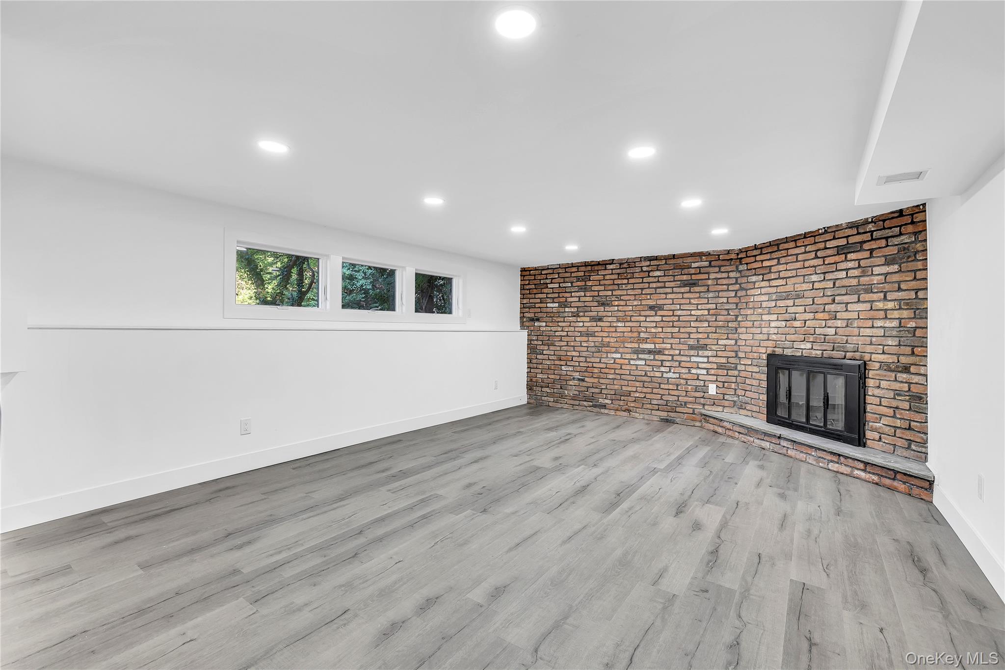 1 Richardson Avenue, Sea Cliff, NY 11579