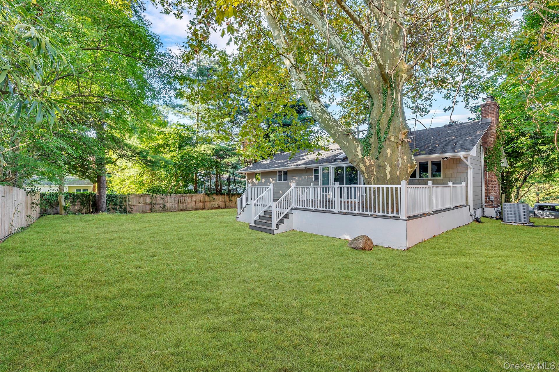 1 Richardson Avenue, Sea Cliff, NY 11579