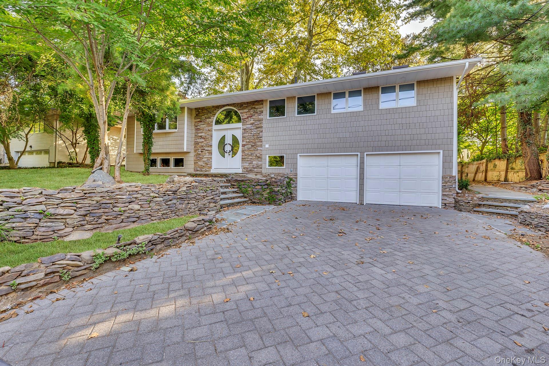 1 Richardson Avenue, Sea Cliff, NY 11579