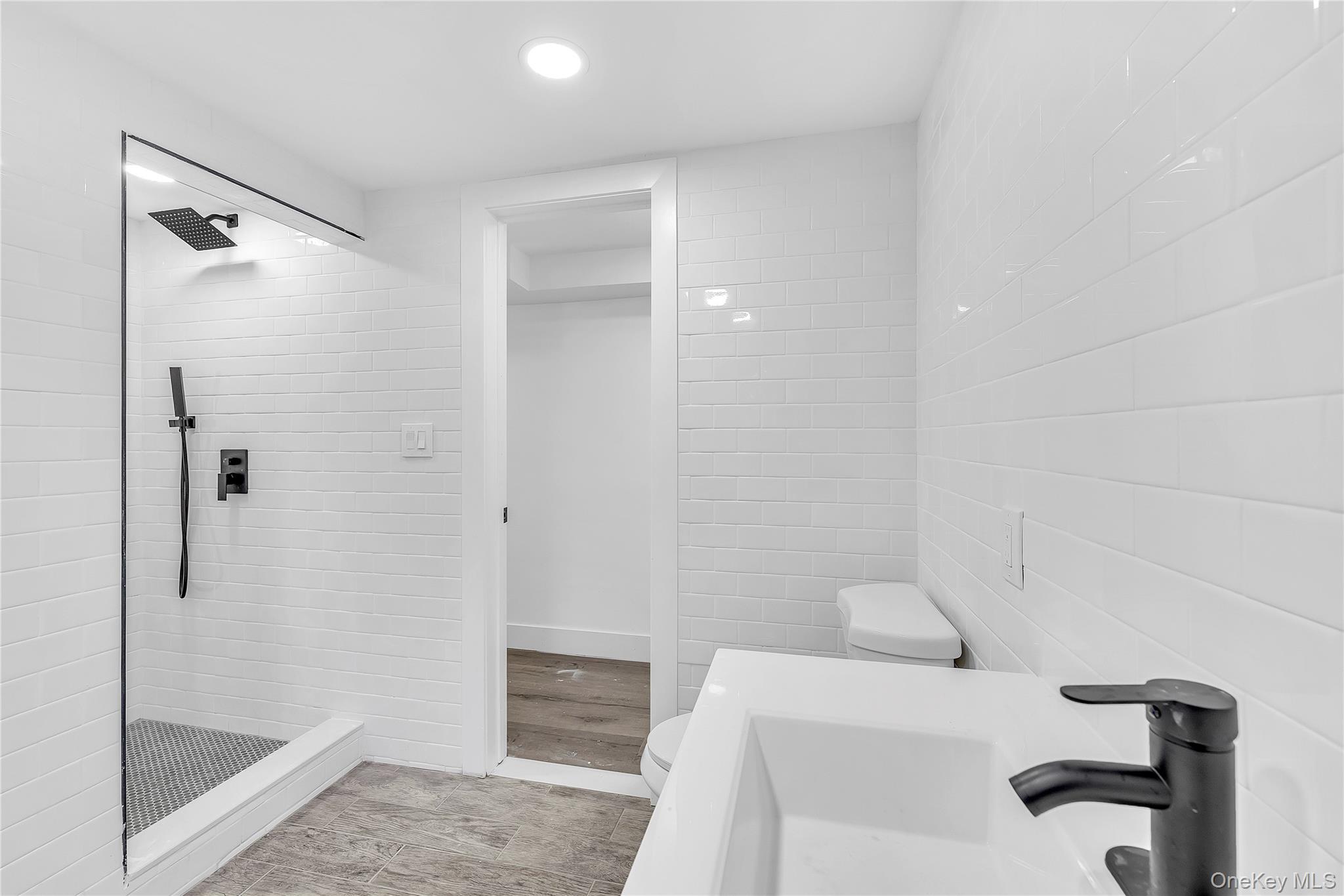 1 Richardson Avenue, Sea Cliff, NY 11579