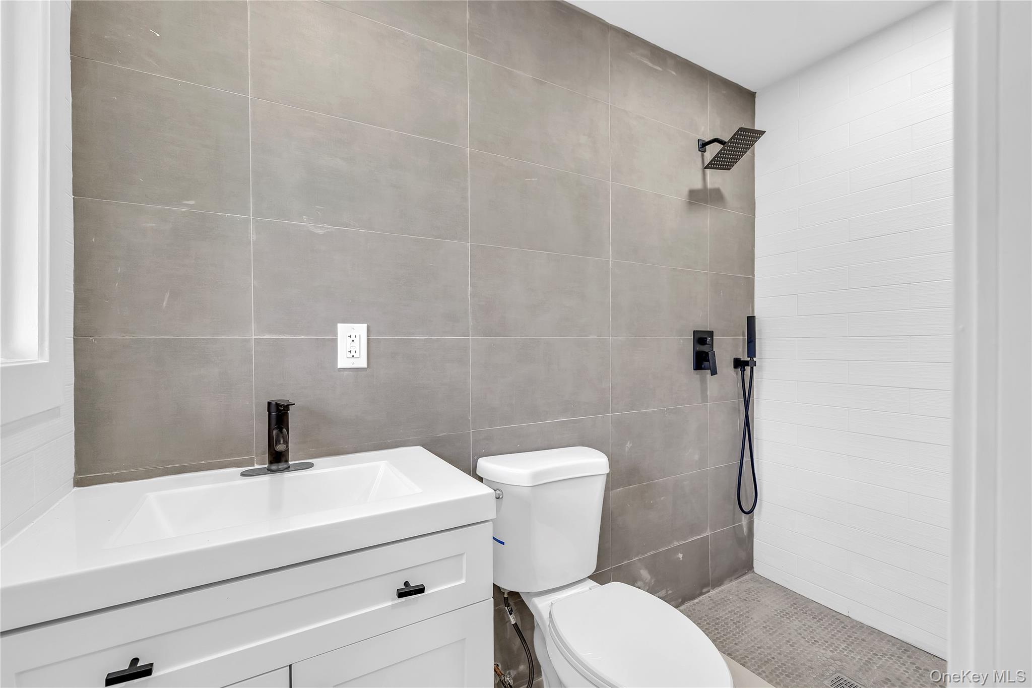 1 Richardson Avenue, Sea Cliff, NY 11579