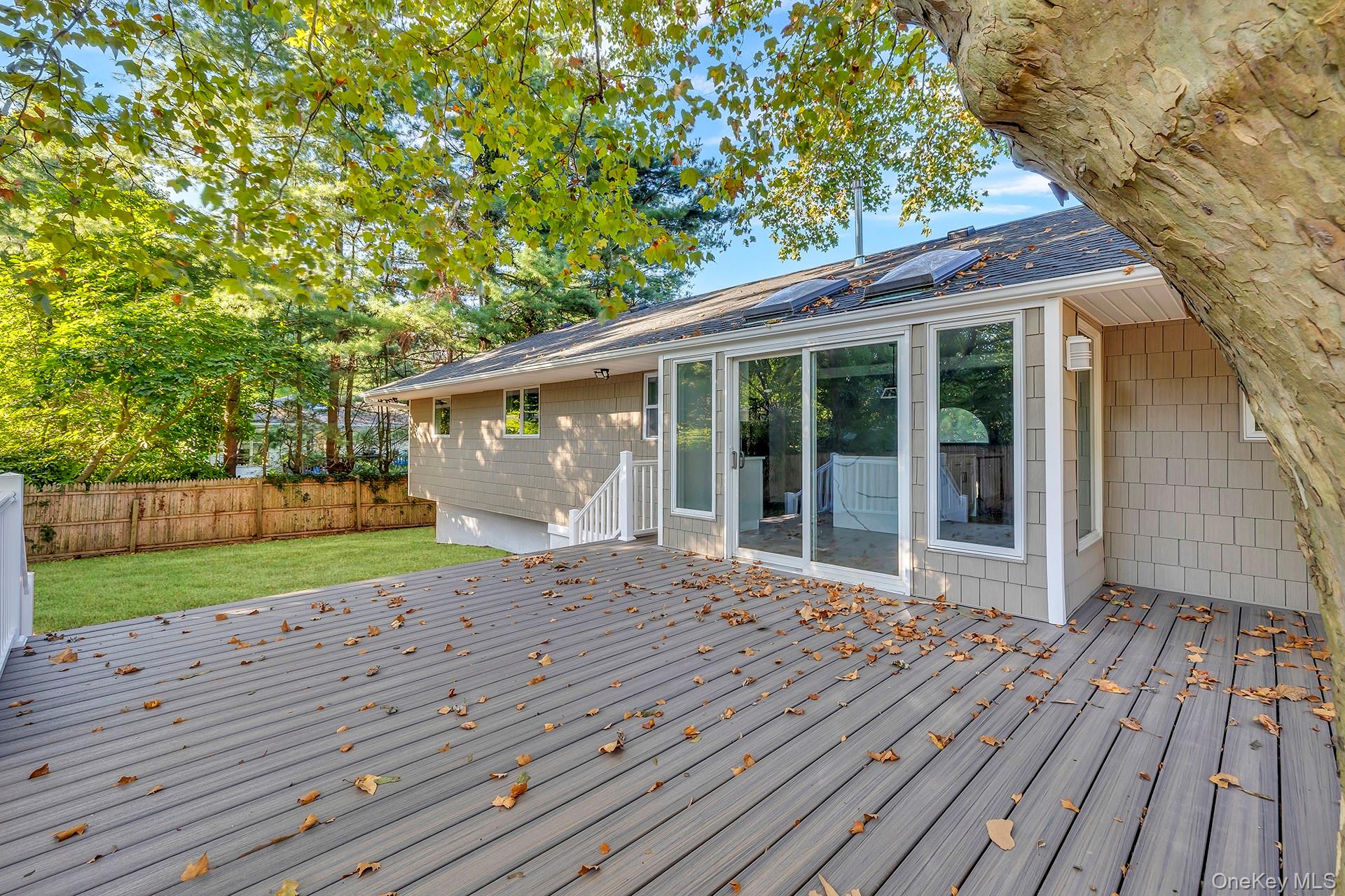 1 Richardson Avenue, Sea Cliff, NY 11579